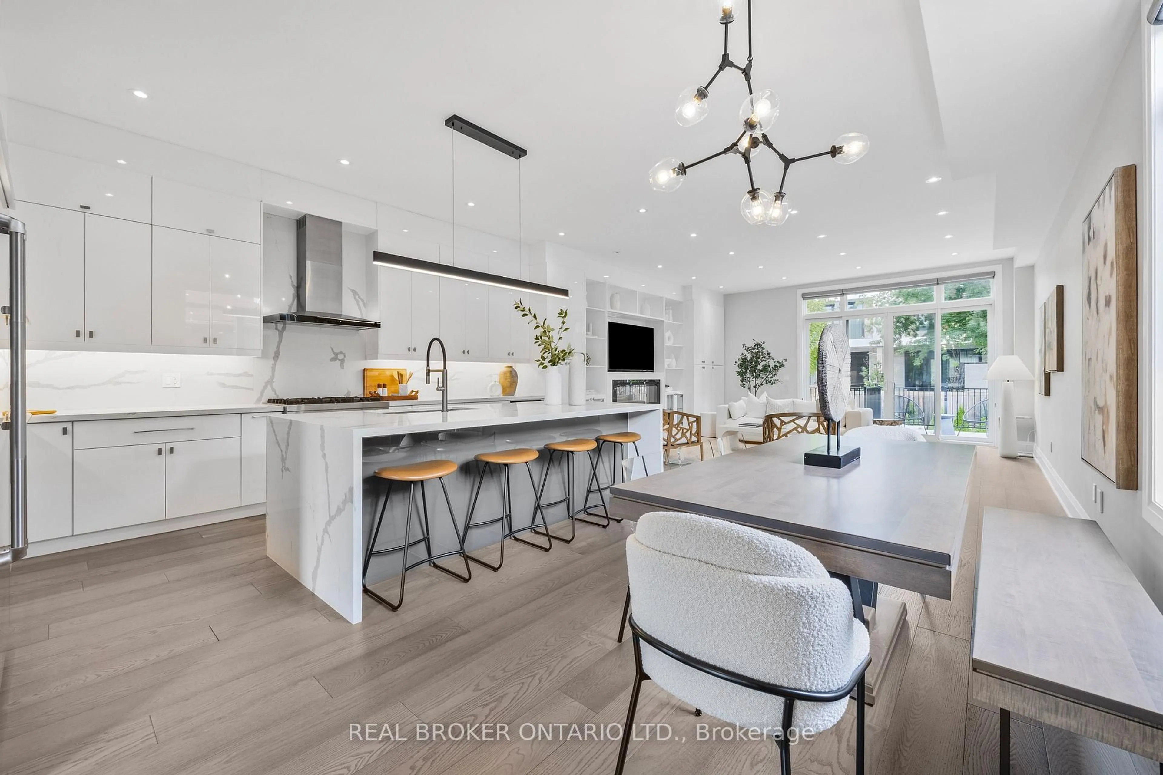 Open concept kitchen, unknown for 9A Maple Avenue Ave, Mississauga Ontario L5H 2R9