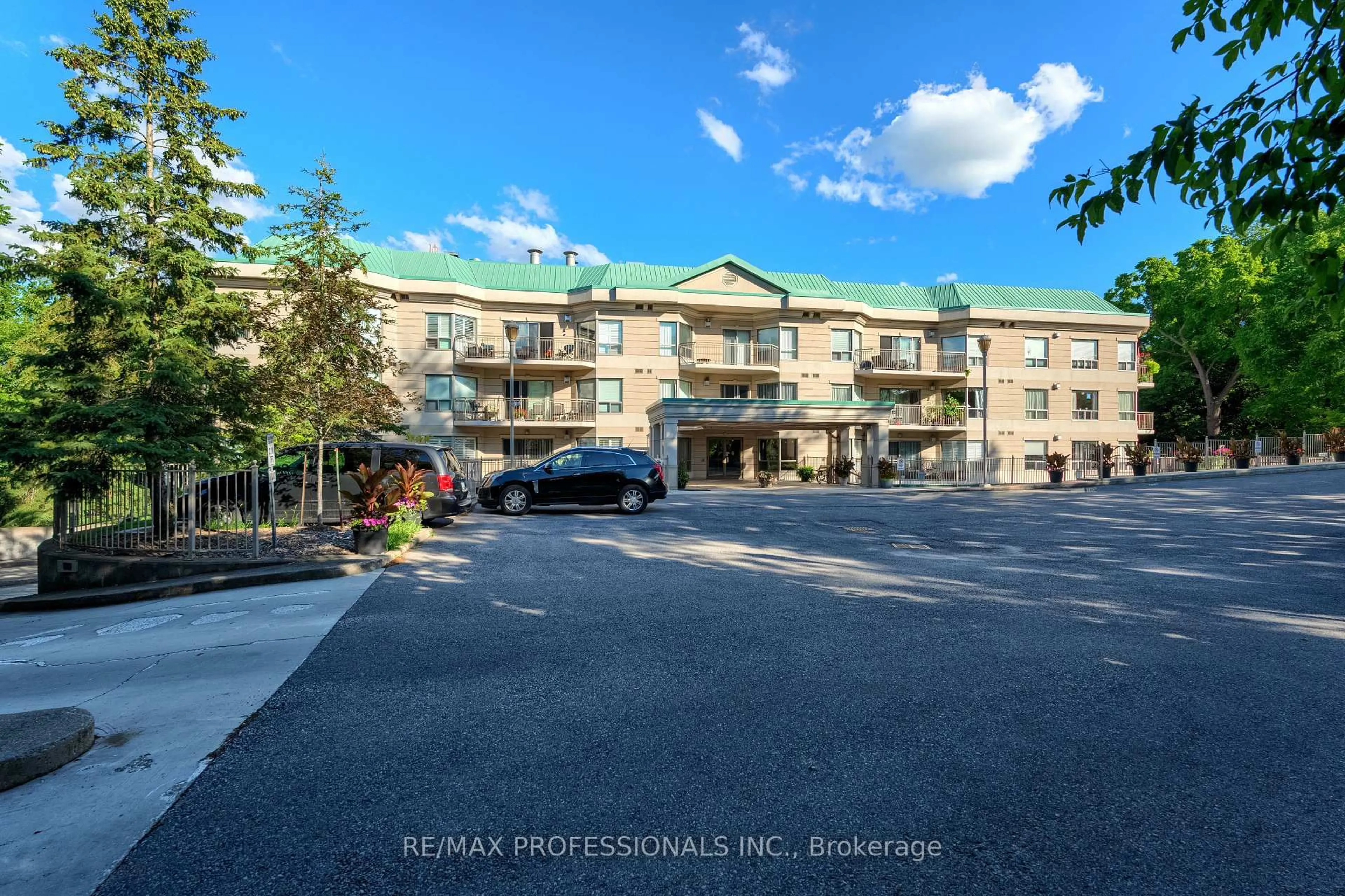 Patio, unknown for 24 Chapel St #206, Halton Hills Ontario L7G 6A7