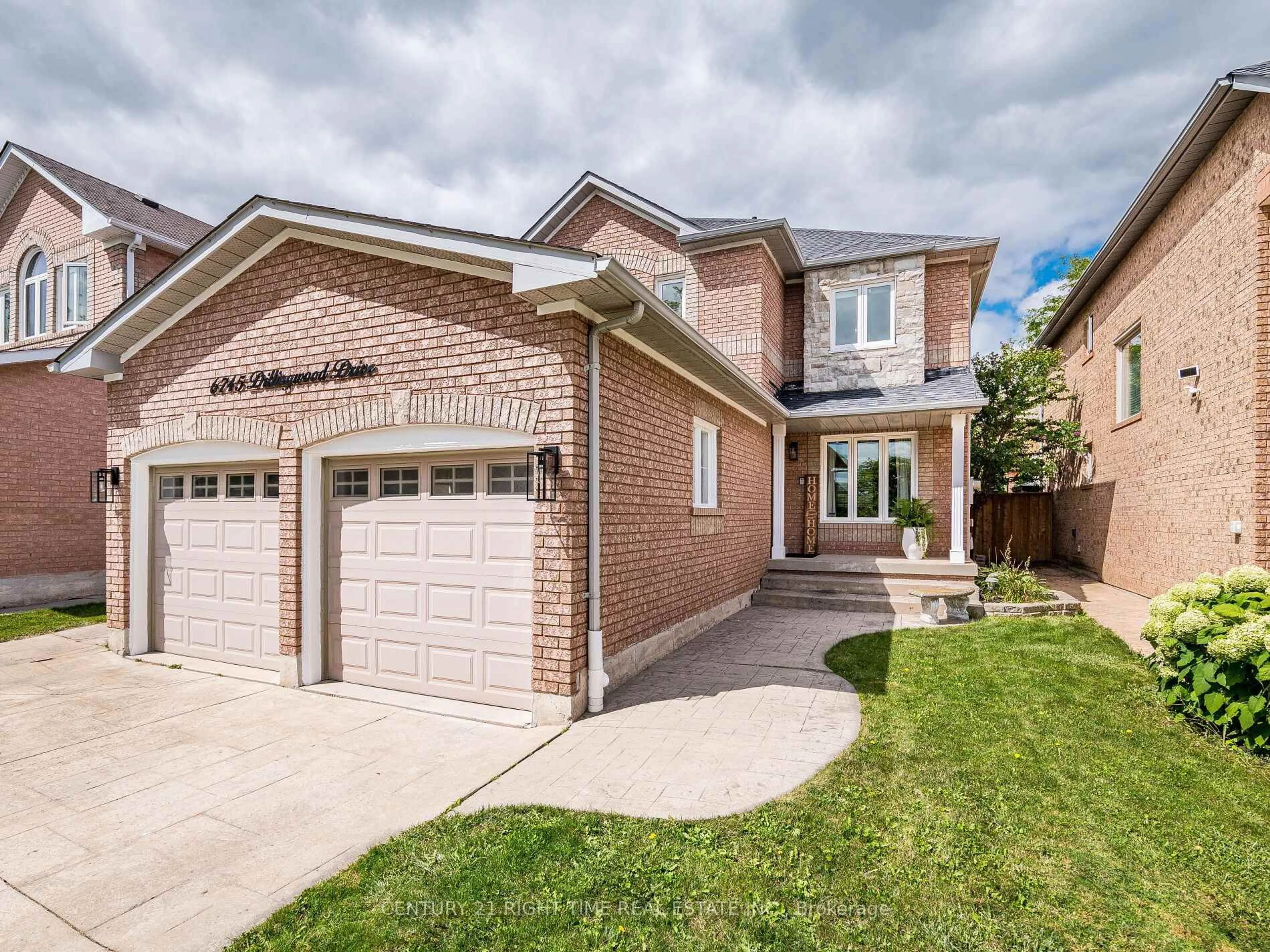 Home with brick exterior material, street for 6745 Dillingwood Drive Dr, Mississauga Ontario L5N 7A2