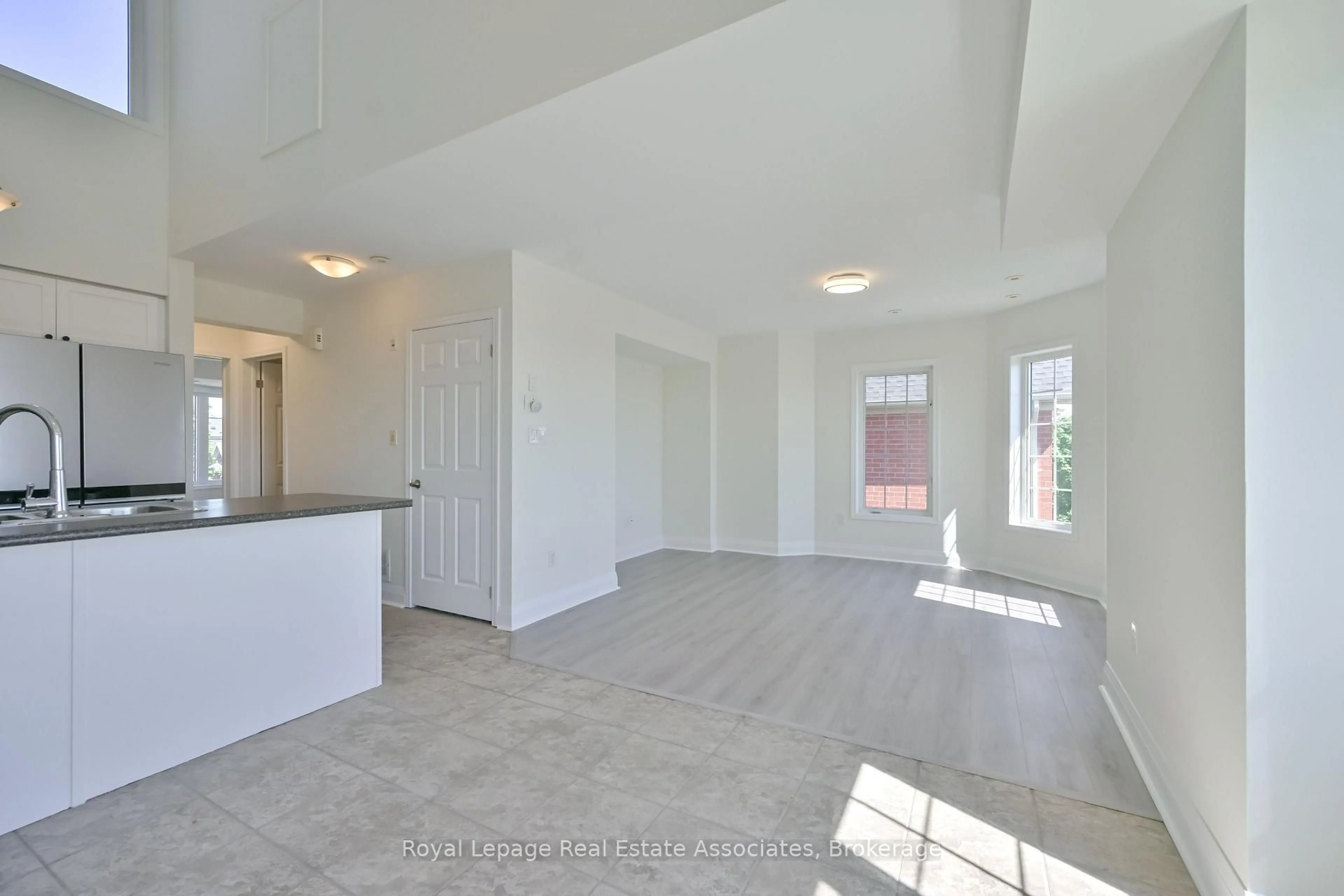 Unknown for 575 Dundas St #3, Mississauga Ontario L5B 0B2