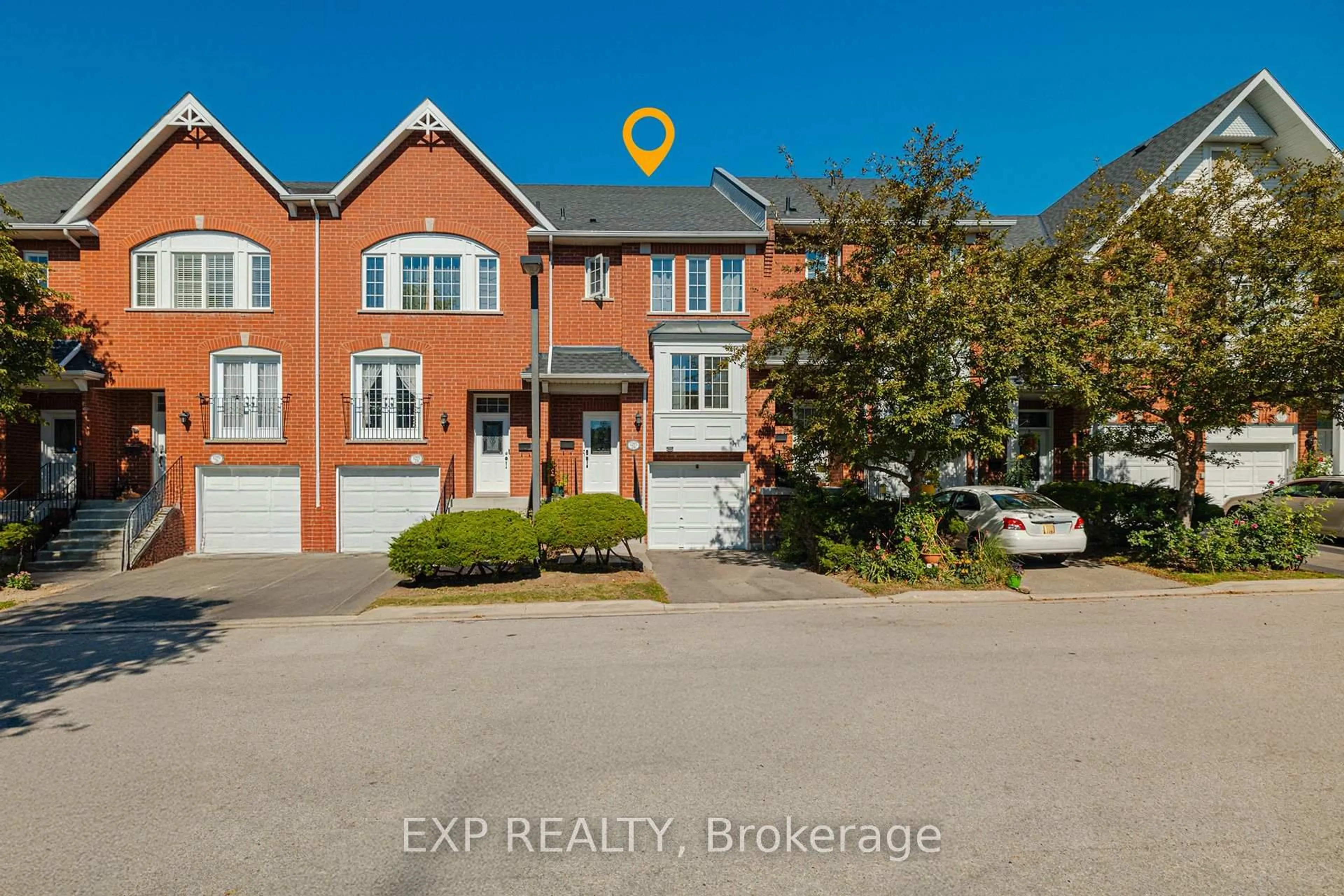 A pic from outside/outdoor area/front of a property/back of a property/a pic from drone, street for 1591 South Parade Crt #24, Mississauga Ontario L5M 6G1