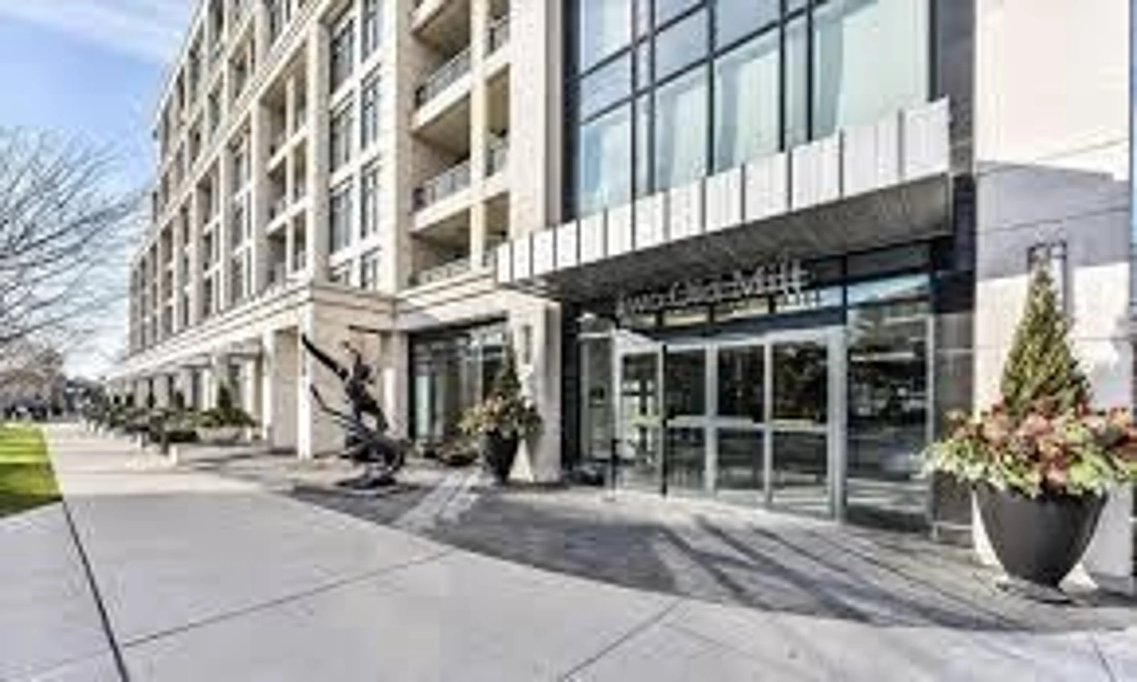 Indoor foyer for 2 Old Mill Dr #323, Toronto Ontario M6S 0A2