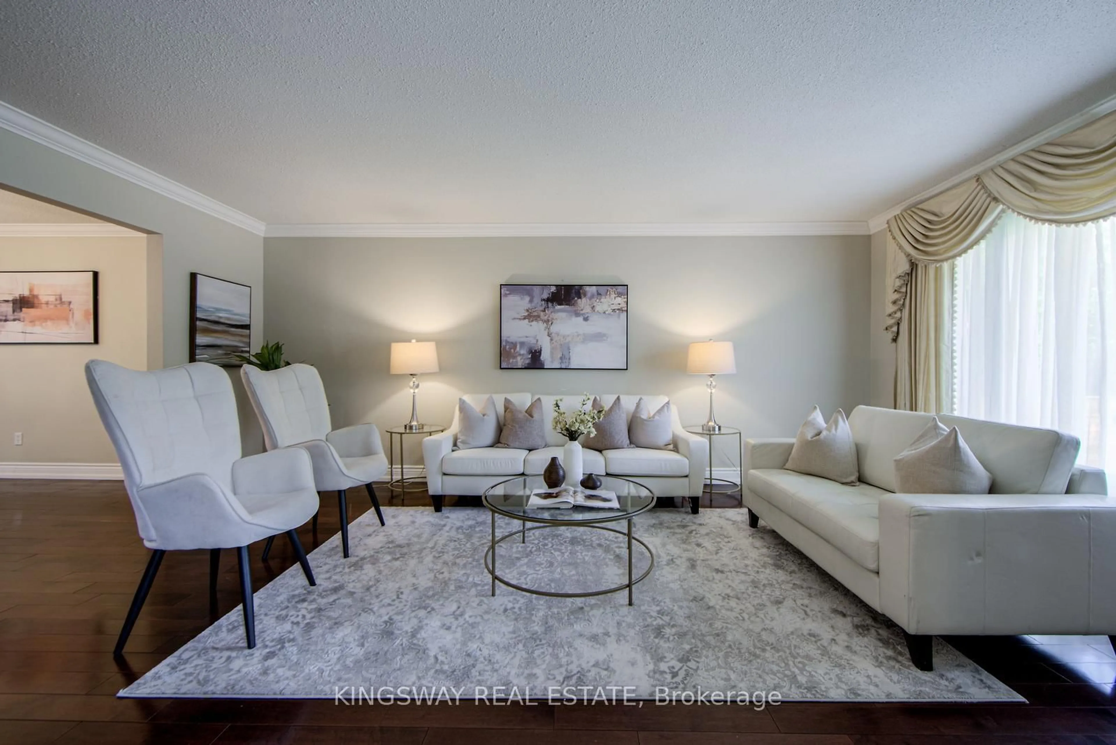 Living room with furniture, unknown for 1368 Bunsden Ave, Mississauga Ontario L5H 3T9