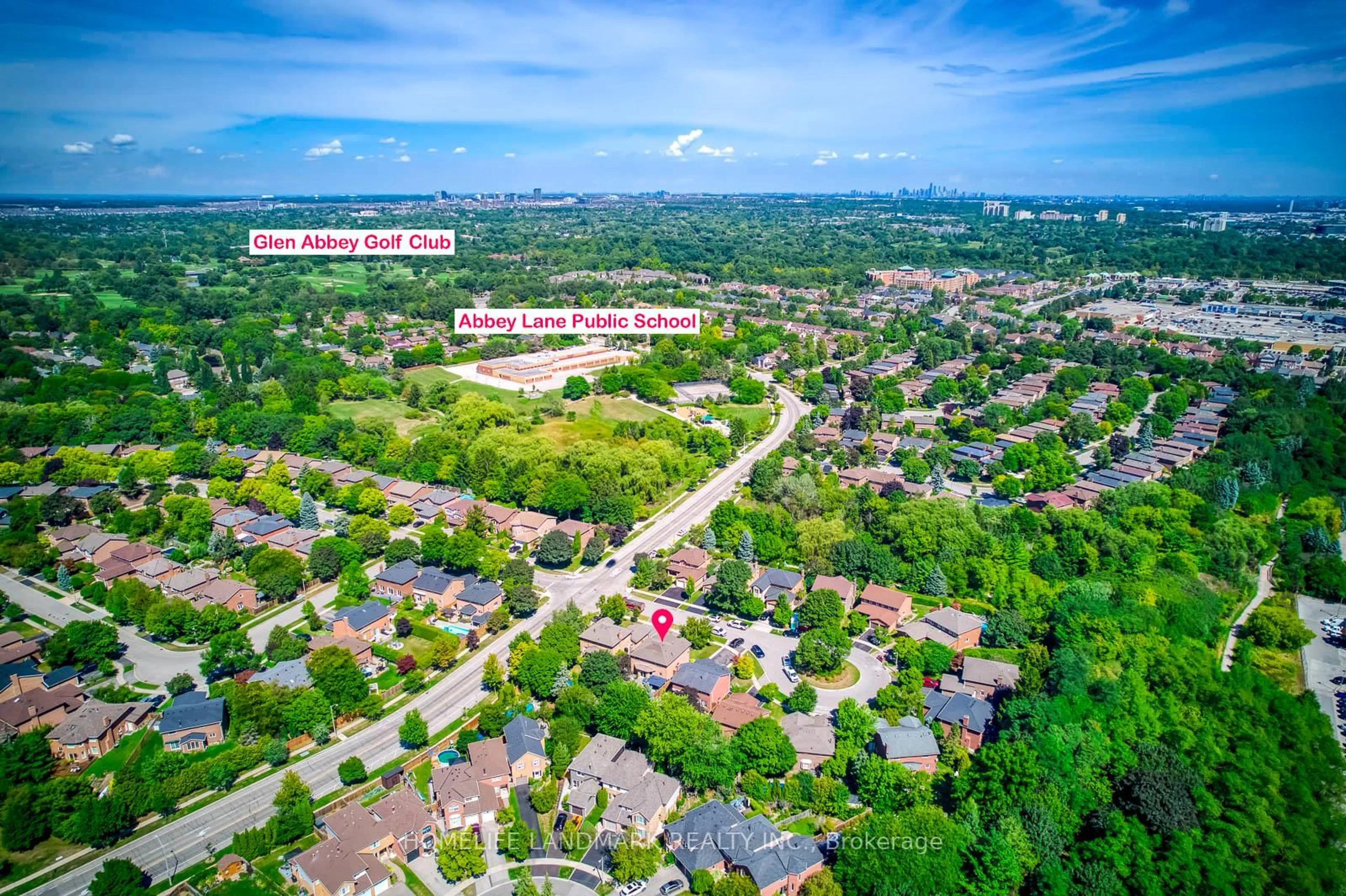 A pic from outside/outdoor area/front of a property/back of a property/a pic from drone, street for 1076 Montrose Abbey Dr, Oakville Ontario L6M 1E7