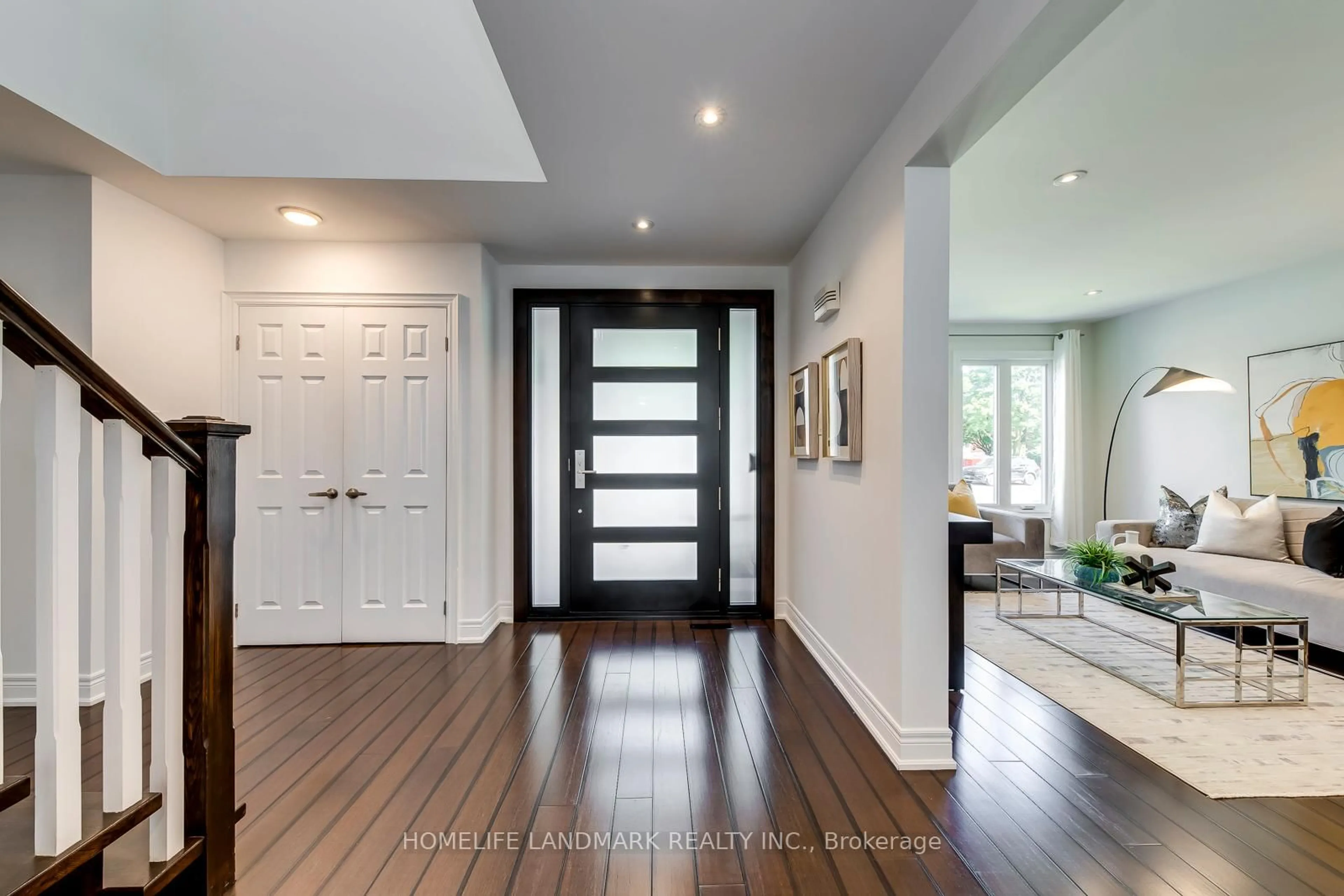 Indoor entryway for 1076 Montrose Abbey Dr, Oakville Ontario L6M 1E7