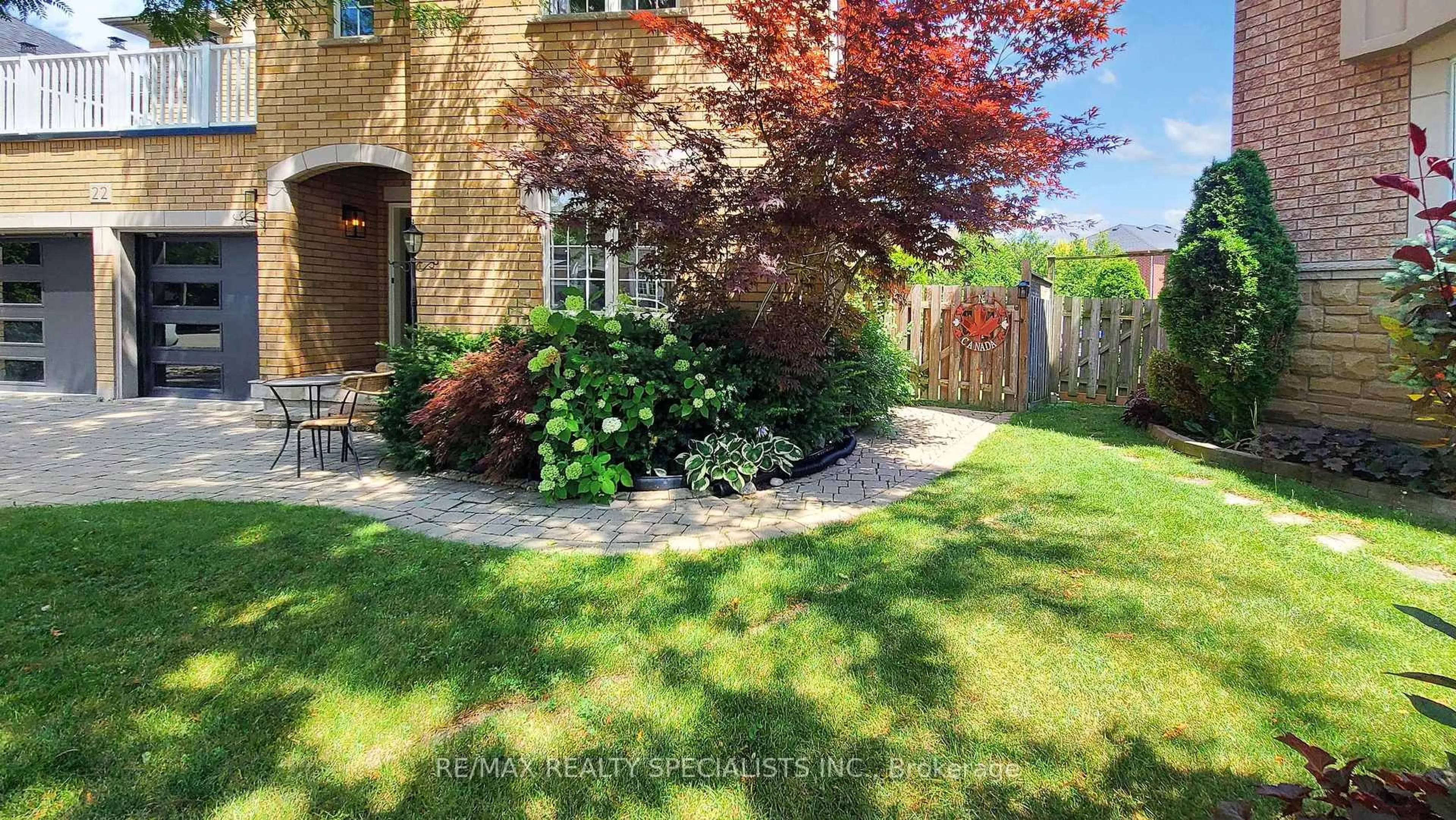 A pic from outside/outdoor area/front of a property/back of a property/a pic from drone, street for 22 Sawston Circ, Brampton Ontario L7A 2N8