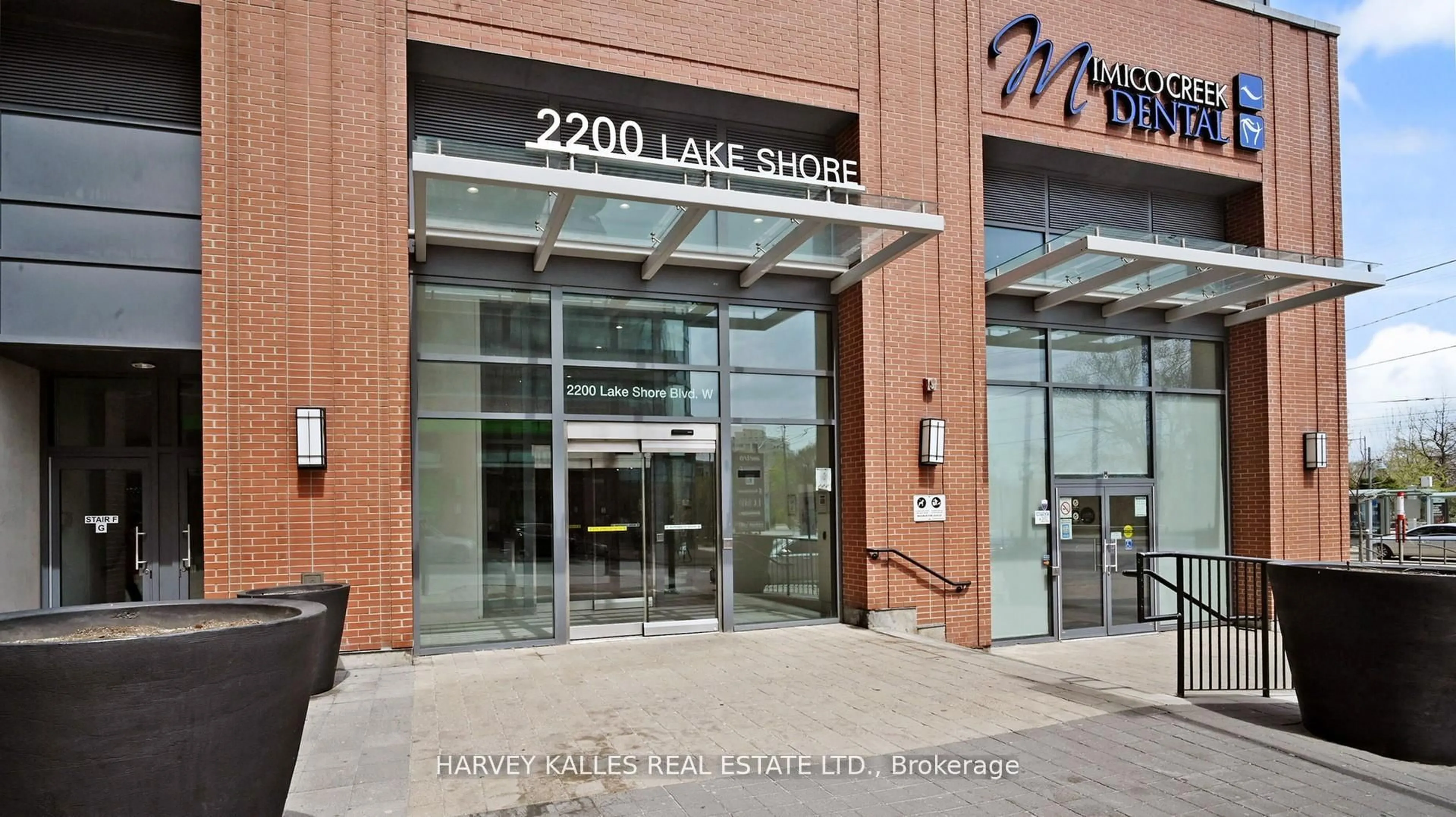 Indoor foyer for 2200 Lake Shore Blvd #4008, Toronto Ontario M8V 1A4
