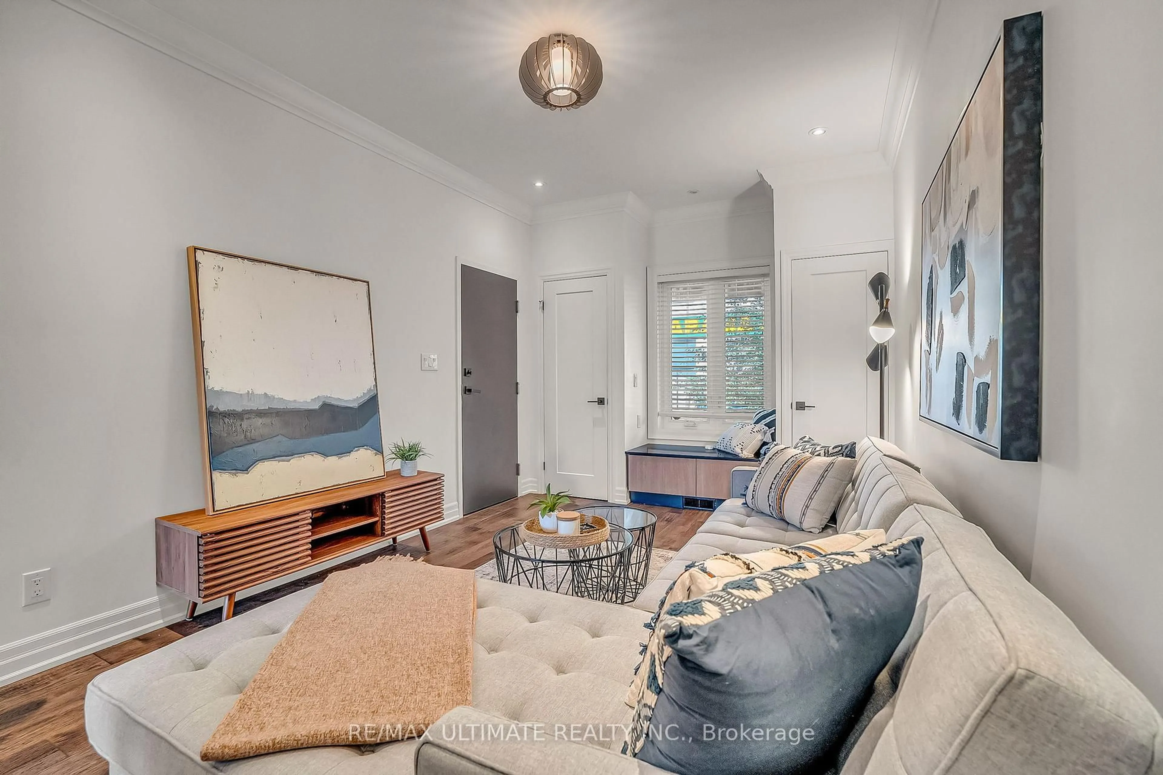 Living room with furniture, unknown for 963 Lansdowne Ave, Toronto Ontario M6H 3Z5