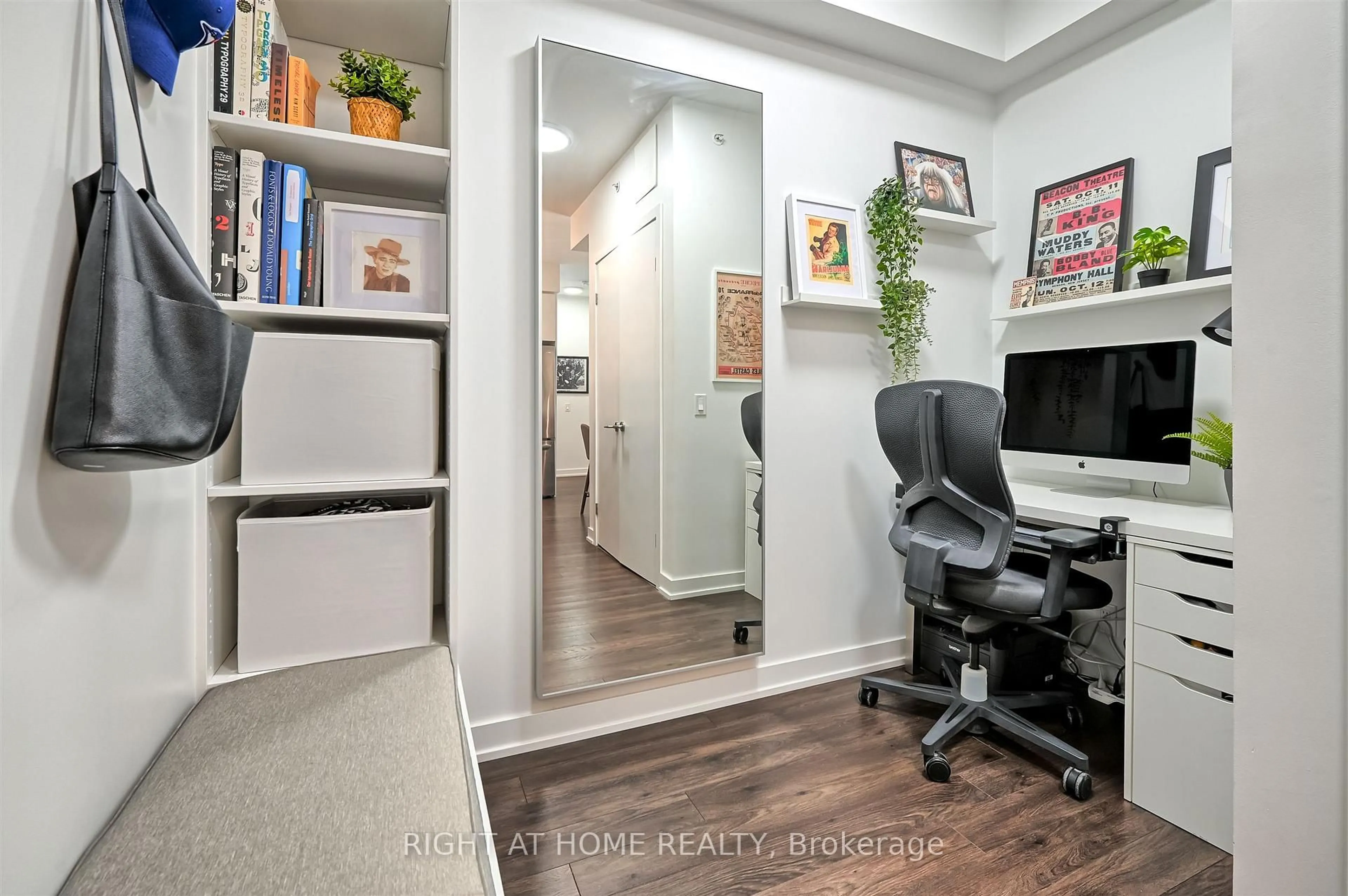 Indoor entryway for 10 Park Lawn Rd #620, Toronto Ontario M8V 0H9