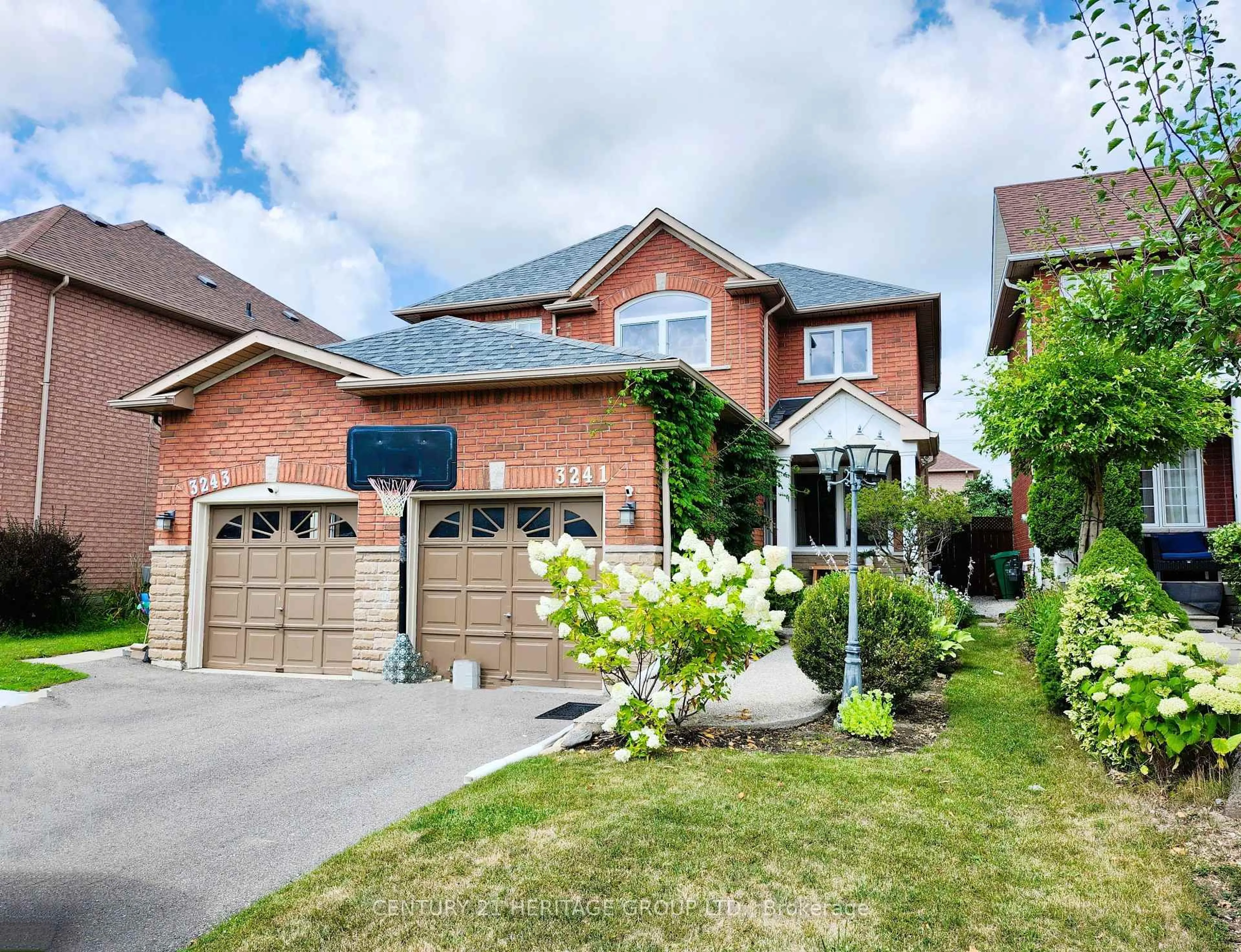 Home with brick exterior material, street for 3241 Apricot St, Mississauga Ontario L5N 8A8