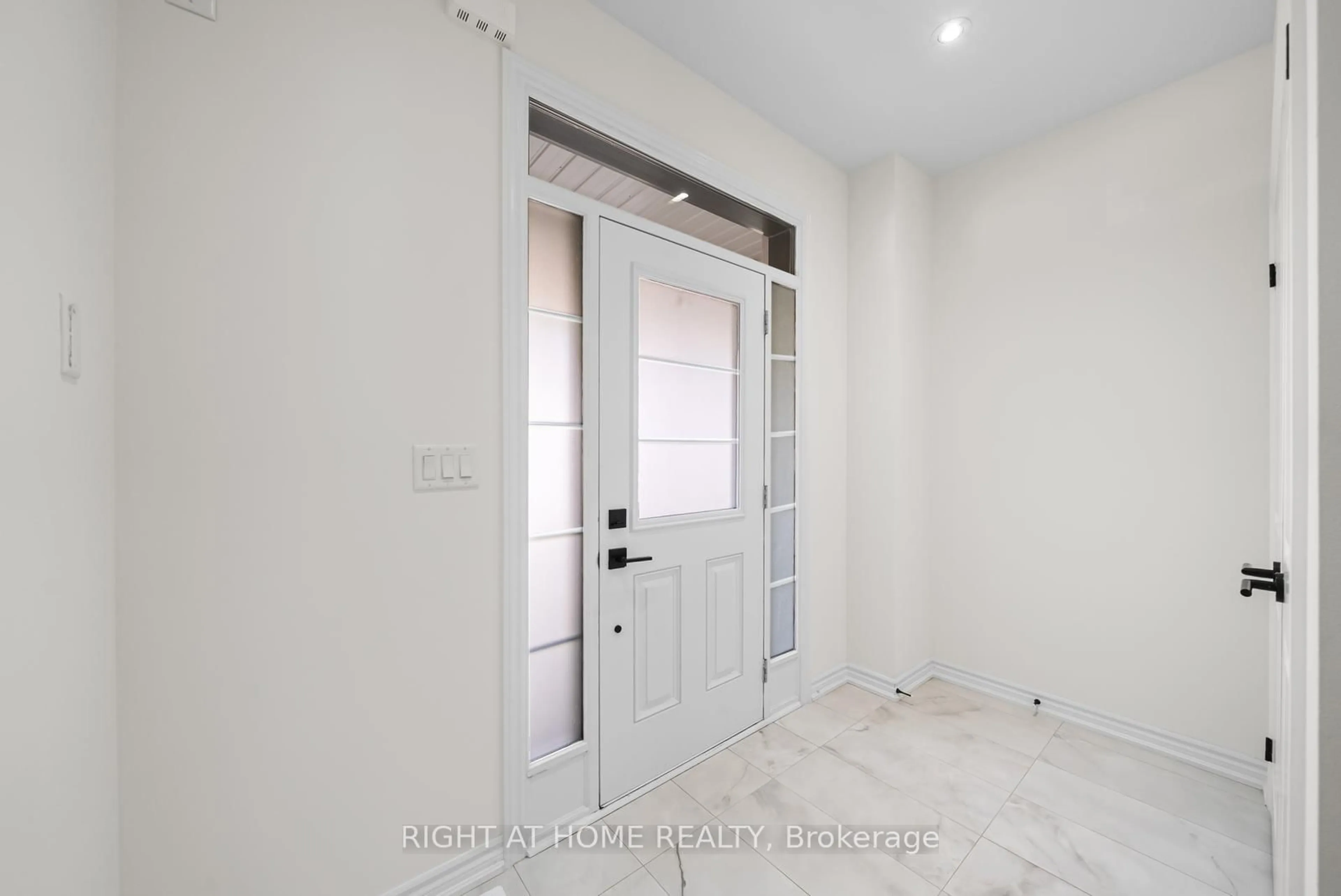 Indoor entryway for 471 Bergamot Ave, Milton Ontario L9E 1T9