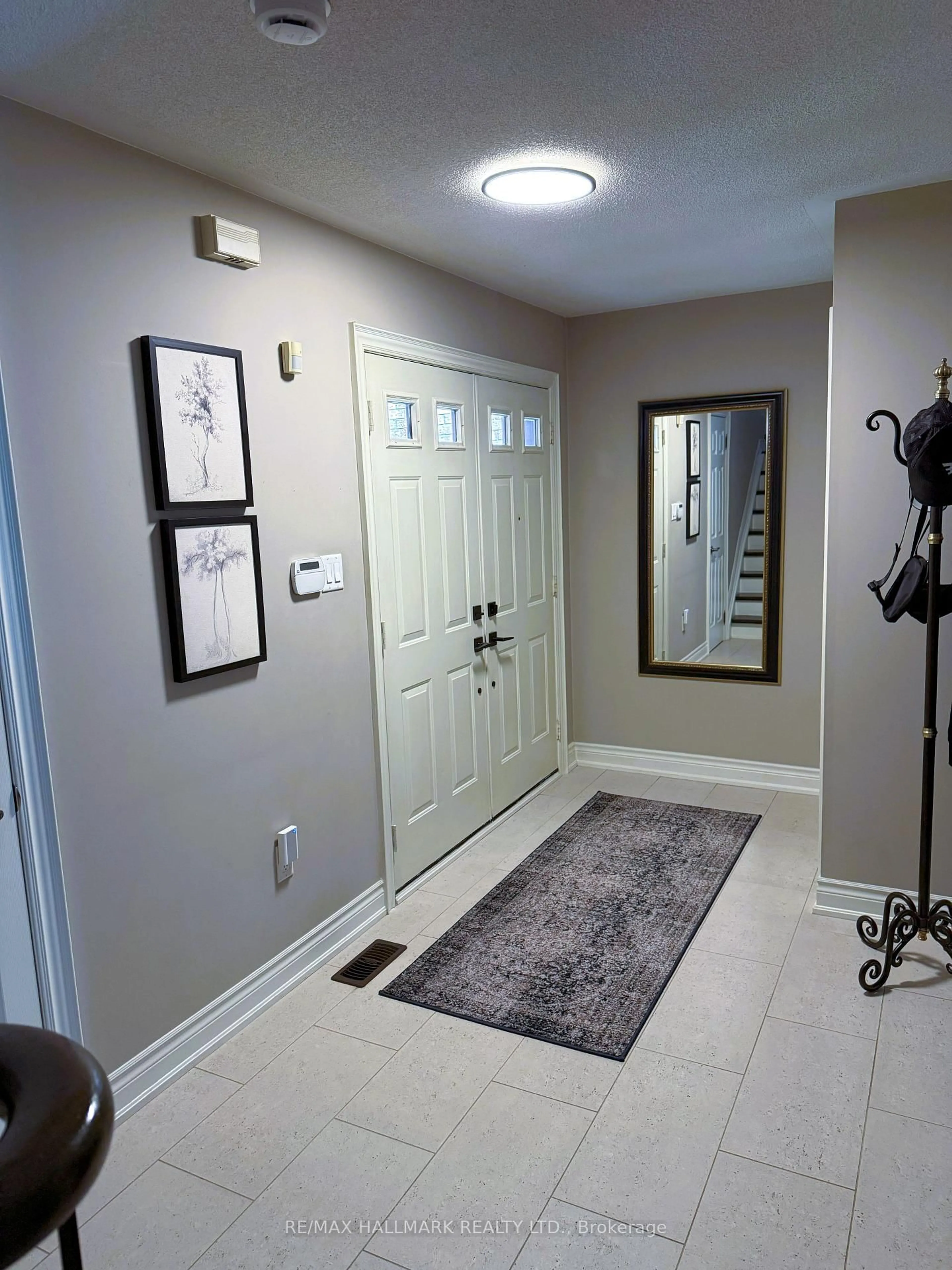 Indoor entryway for 215 Queenslea Ave, Toronto Ontario M9N 3X5