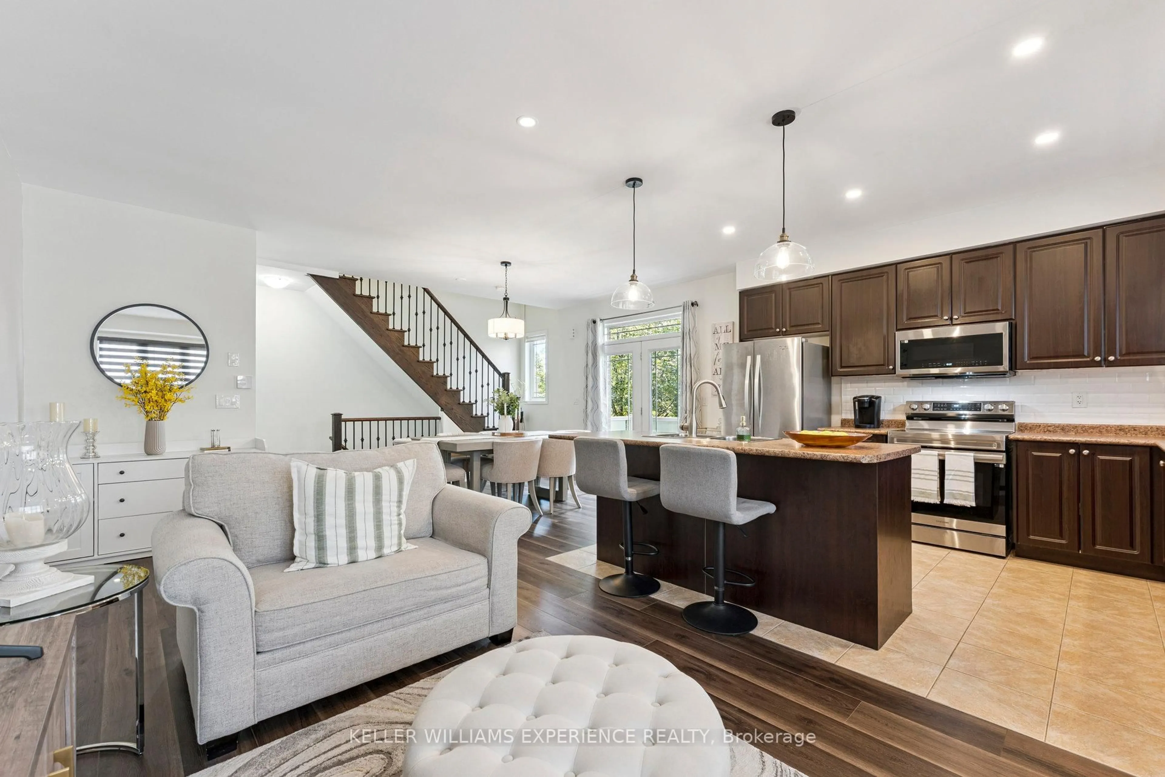 Open concept kitchen, unknown for 31 Alnwick Ave, Caledon Ontario L7C 3P6