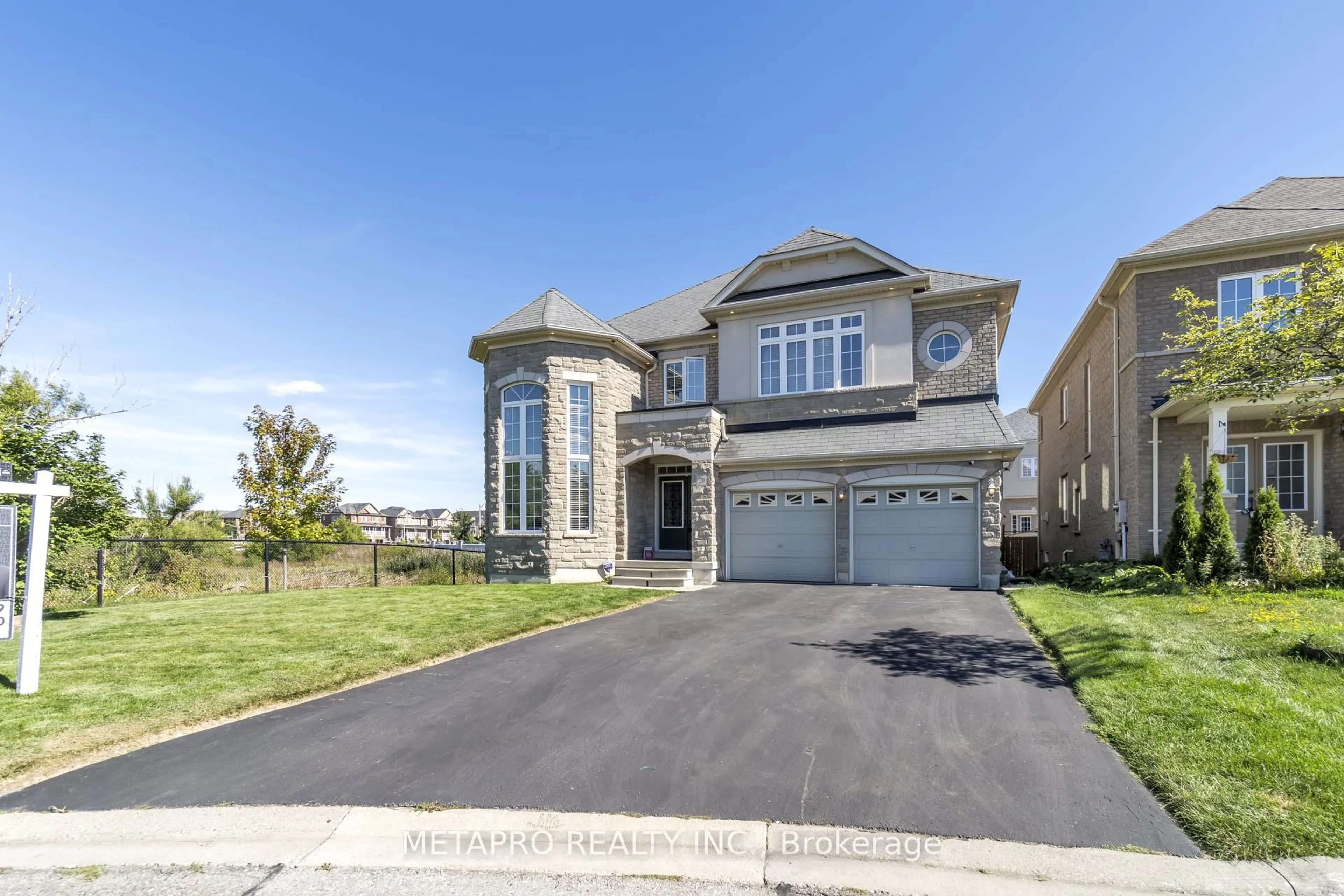 Unknown for 20 Templeton Crt, Brampton Ontario L6P 3B2