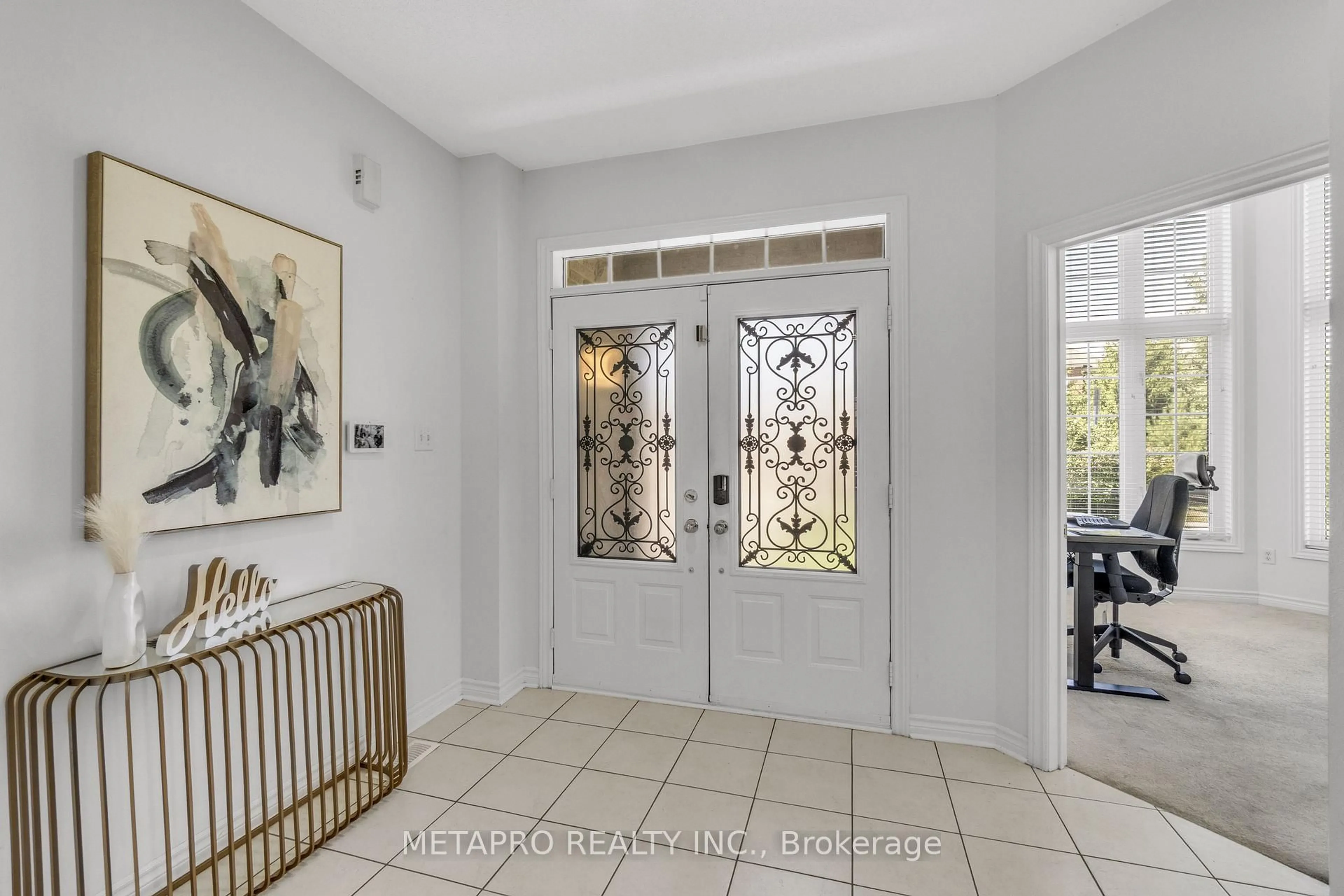 Indoor entryway for 20 Templeton Crt, Brampton Ontario L6P 3B2