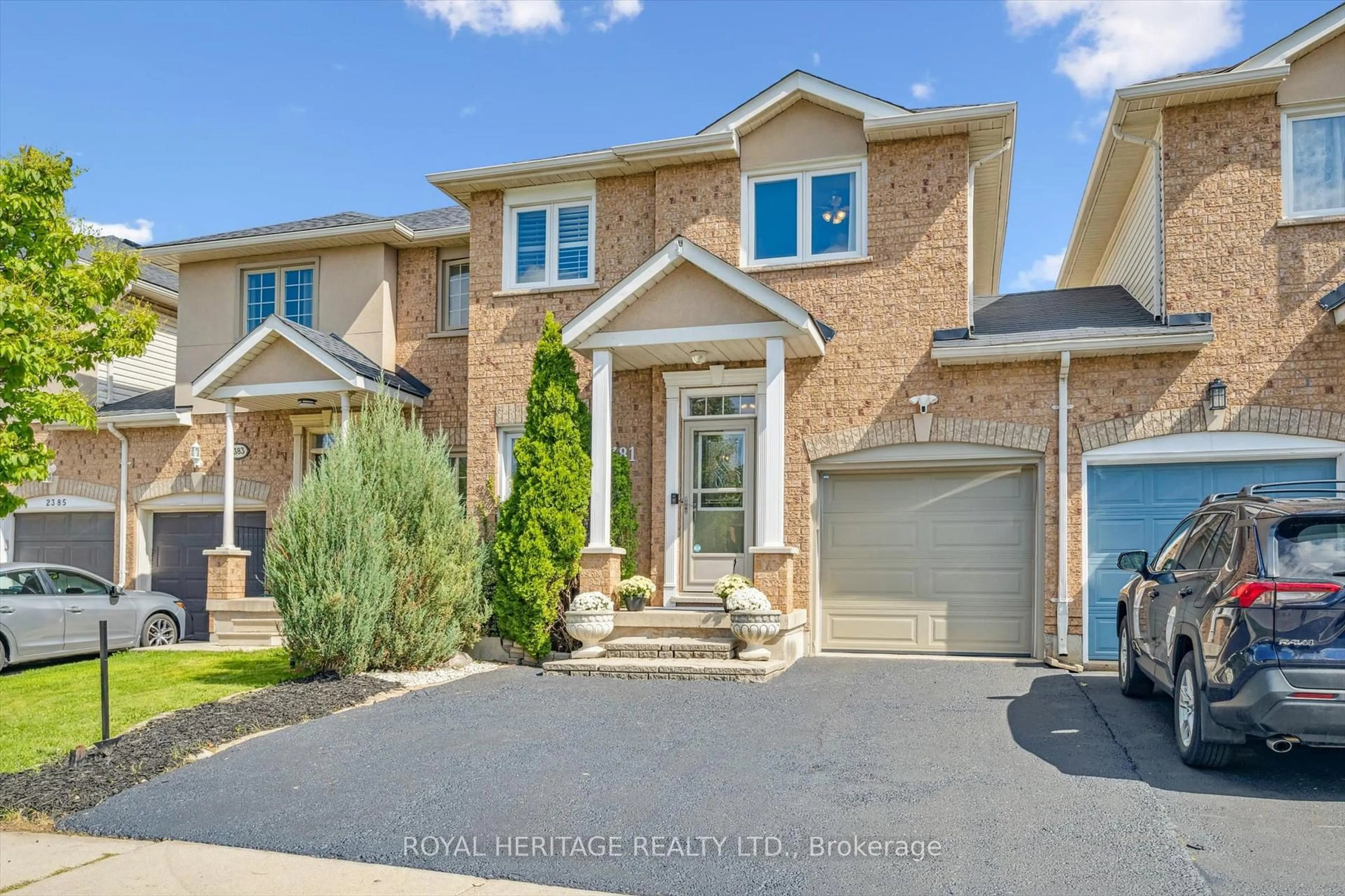 Home with brick exterior material, street for 2381 Dalebrook Dr, Oakville Ontario L6H 6K4