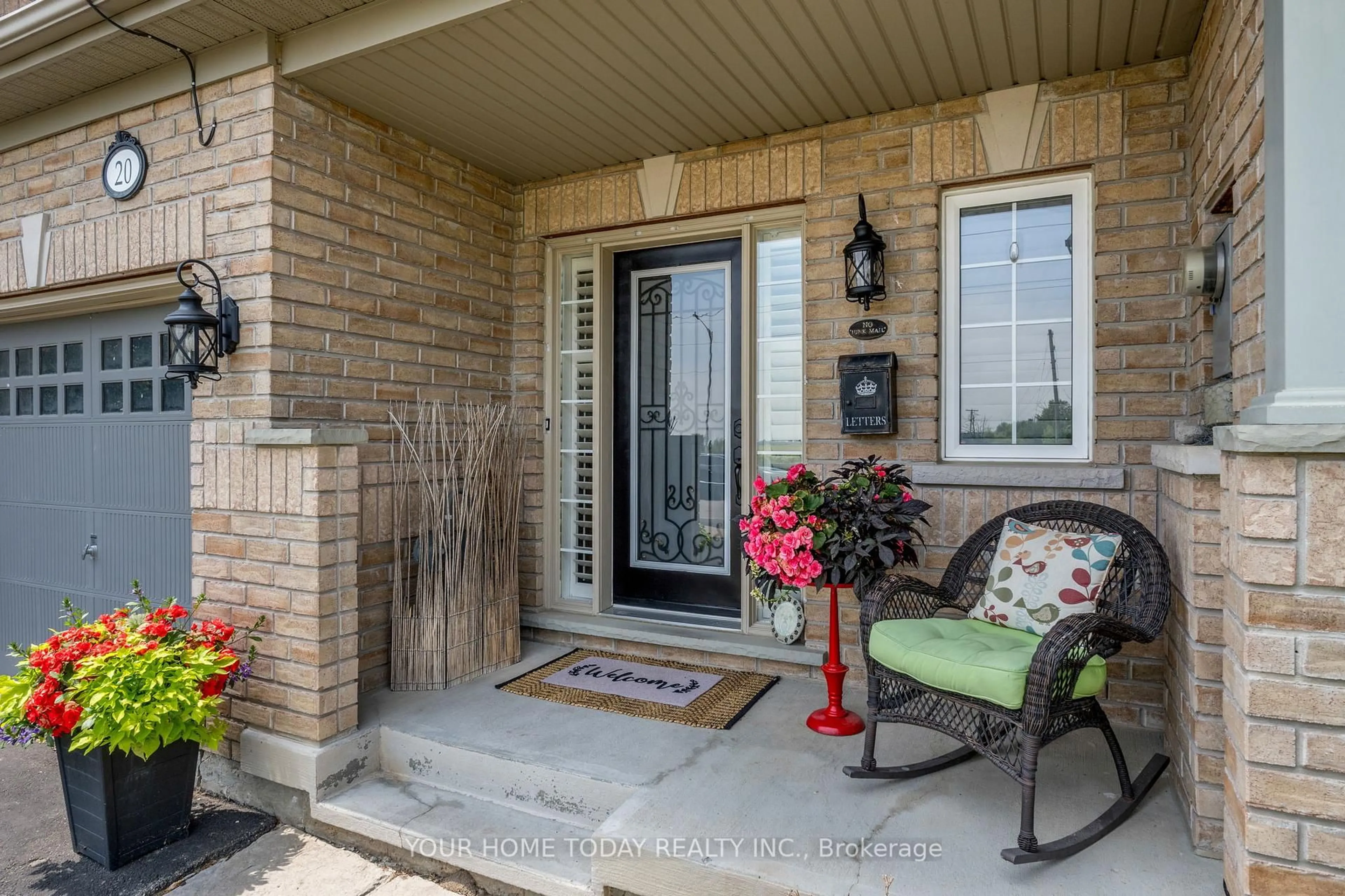 Indoor entryway for 20 Chetholme Pl, Halton Hills Ontario L7G 0E1