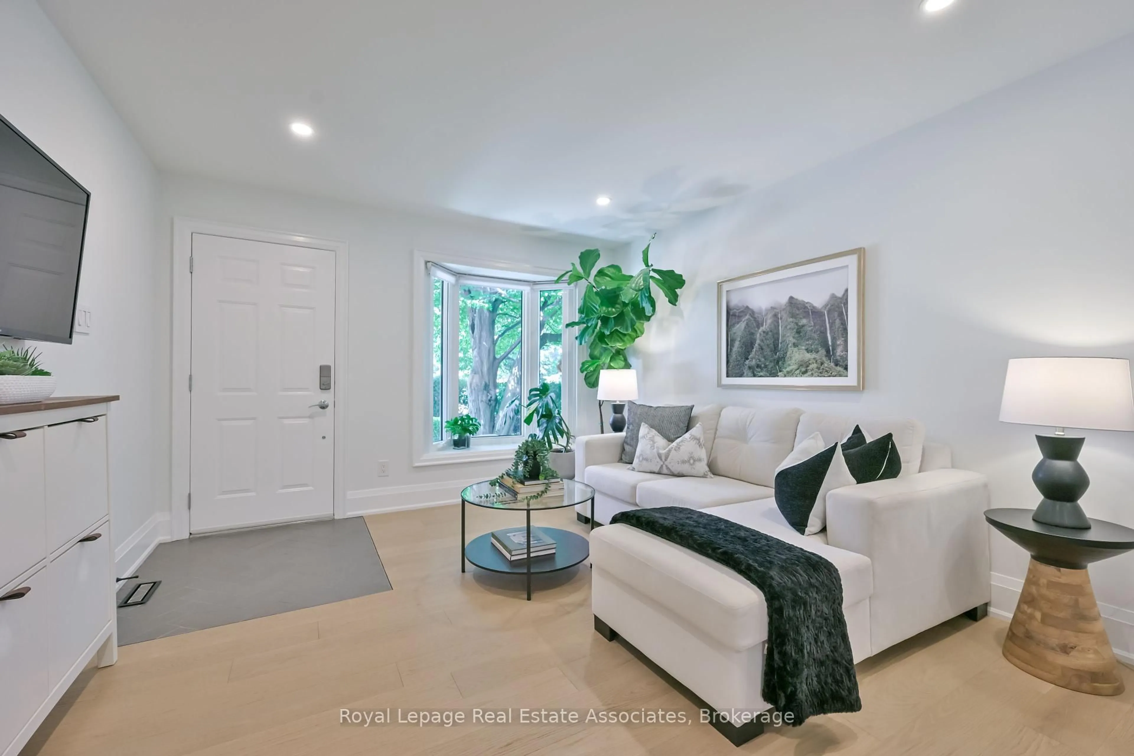 Living room with furniture, unknown for 3116 Harris Cres, Mississauga Ontario L5N 4Y2