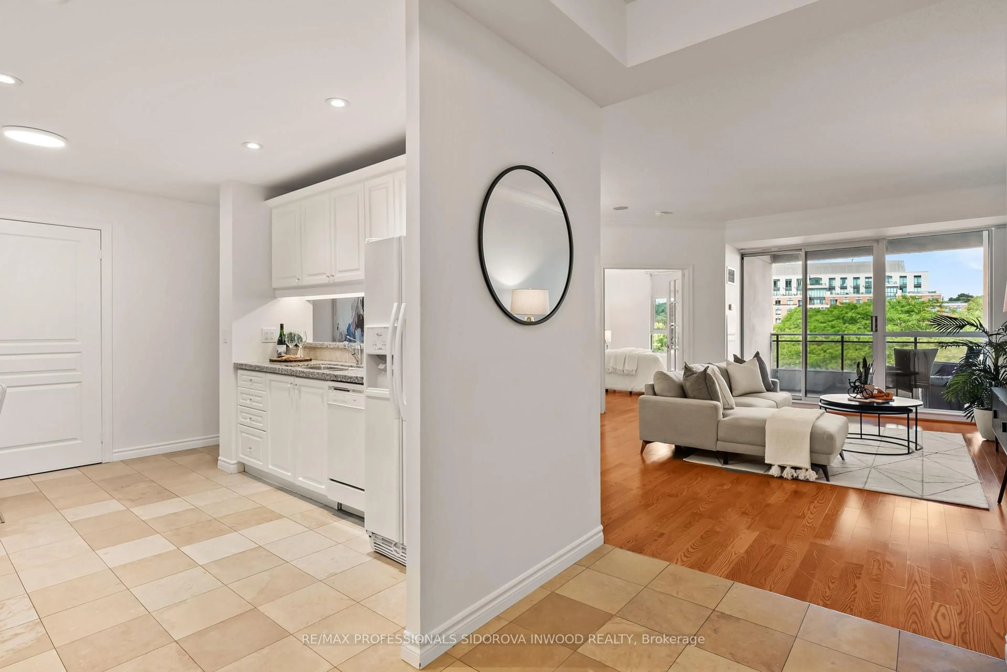 Open concept kitchen, ceramic/tile floor for 2662 Bloor St #507, Toronto Ontario M8X 2Z7