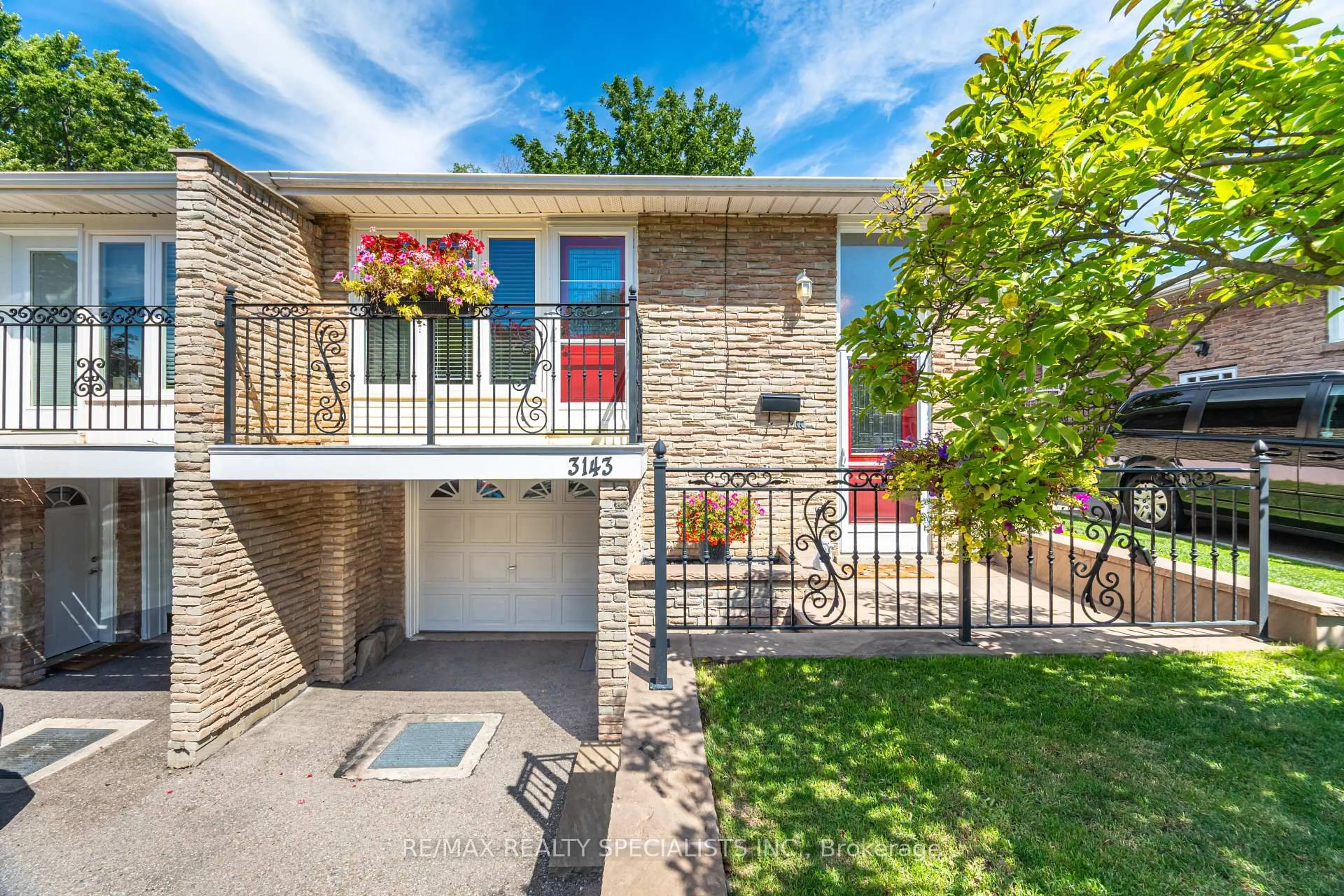 Home with brick exterior material, street for 3143 Rymal Rd, Mississauga Ontario L4Y 3B4