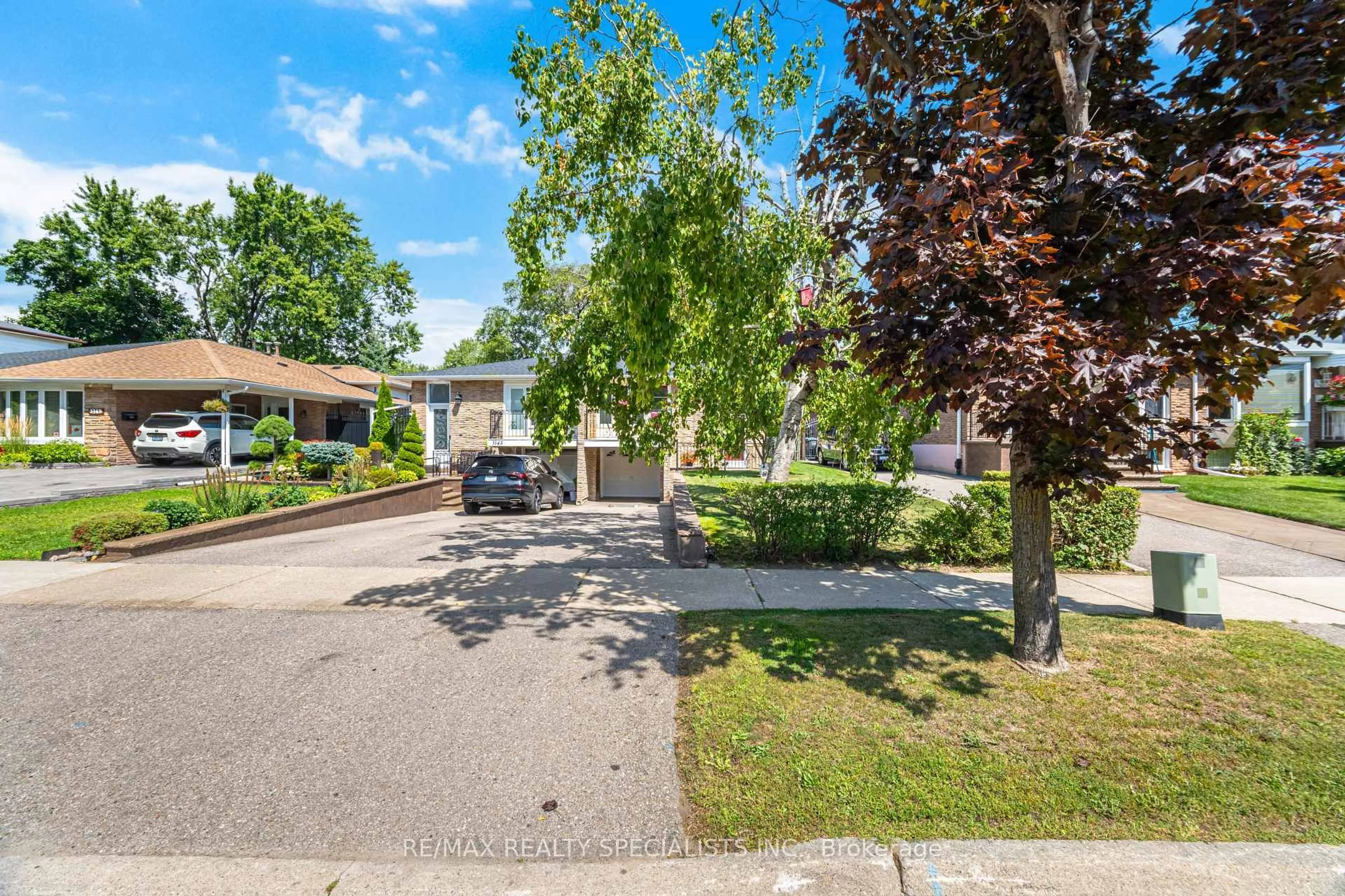 Patio, street for 3143 Rymal Rd, Mississauga Ontario L4Y 3B4