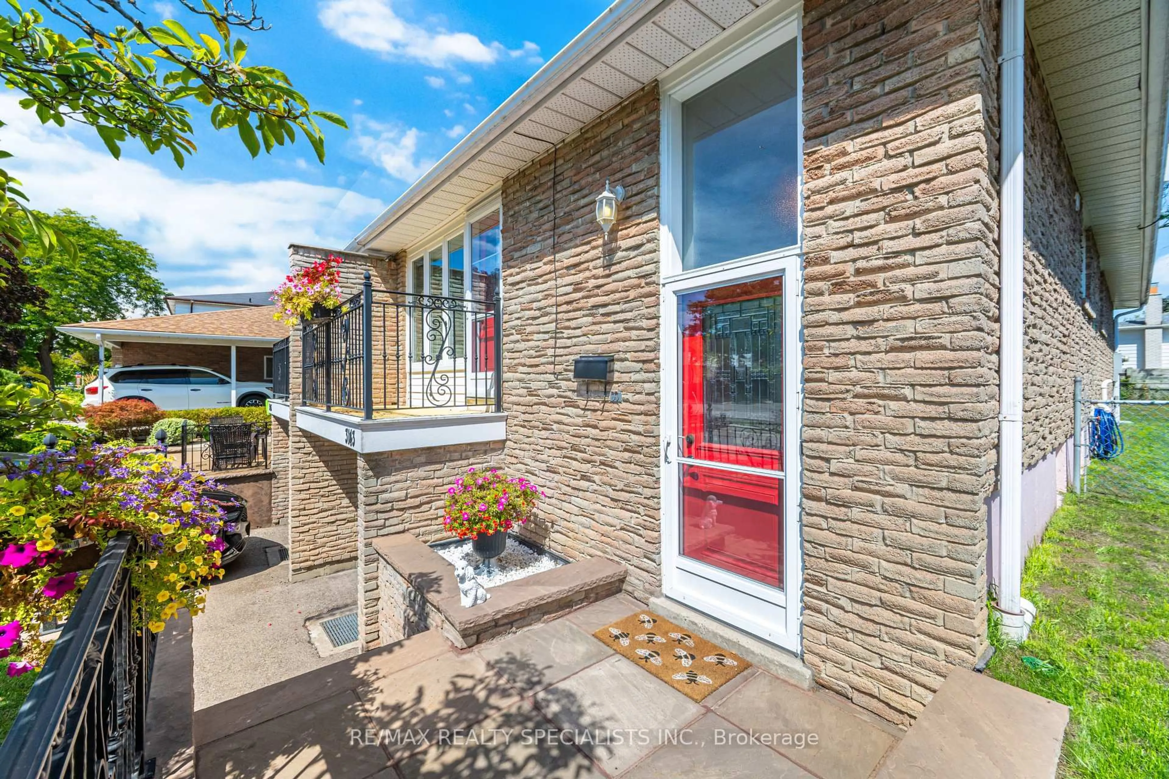 Home with brick exterior material, street for 3143 Rymal Rd, Mississauga Ontario L4Y 3B4