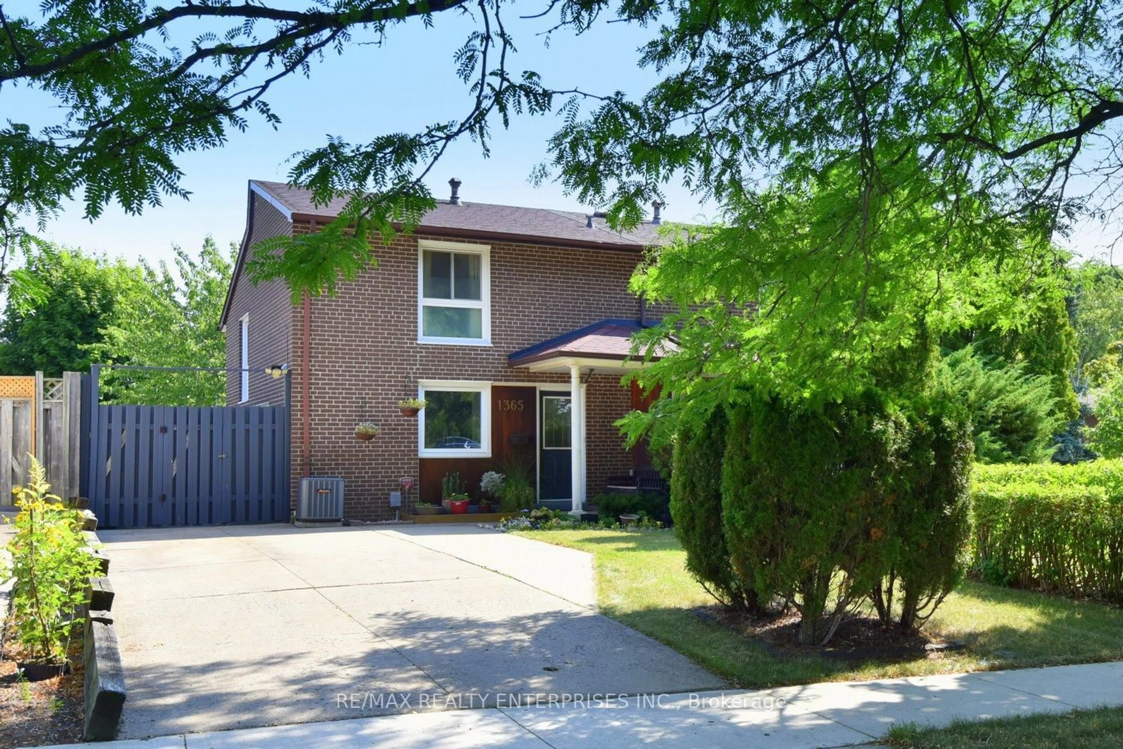 Home with brick exterior material, street for 1365 Seaview Dr, Mississauga Ontario L5J 1X4