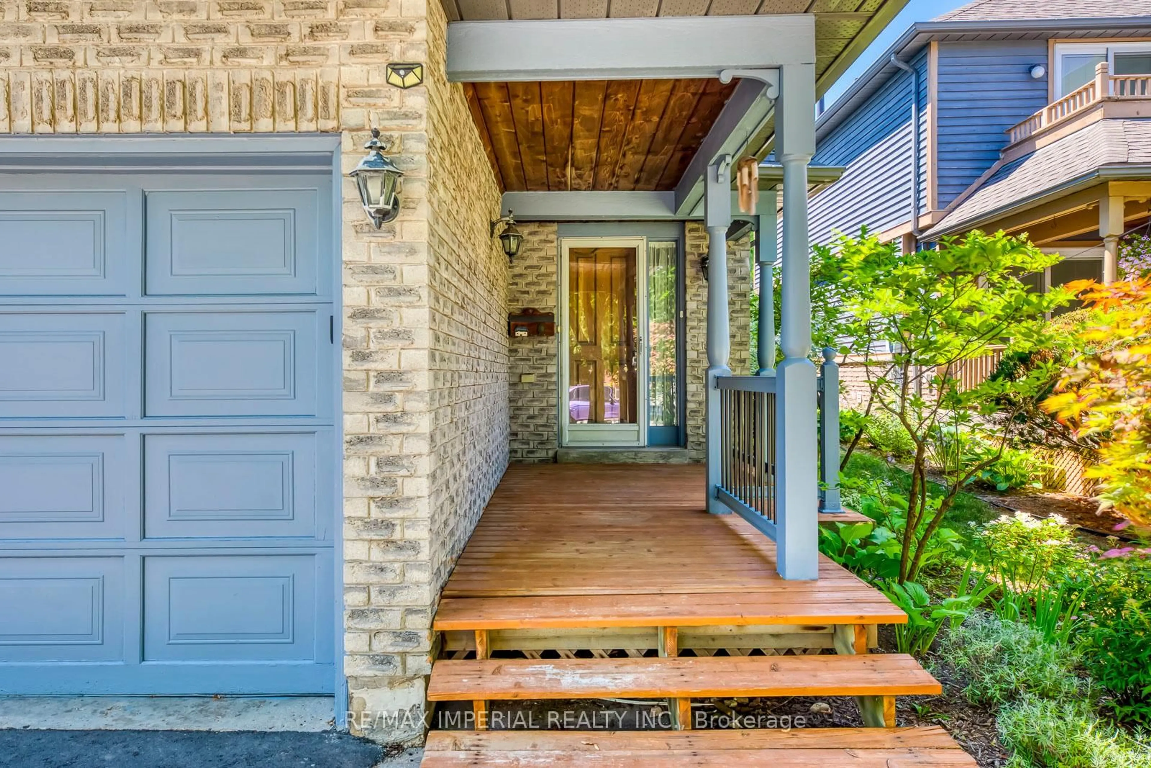 Indoor entryway for 5560 Middlebury Dr, Mississauga Ontario L5M 5G8