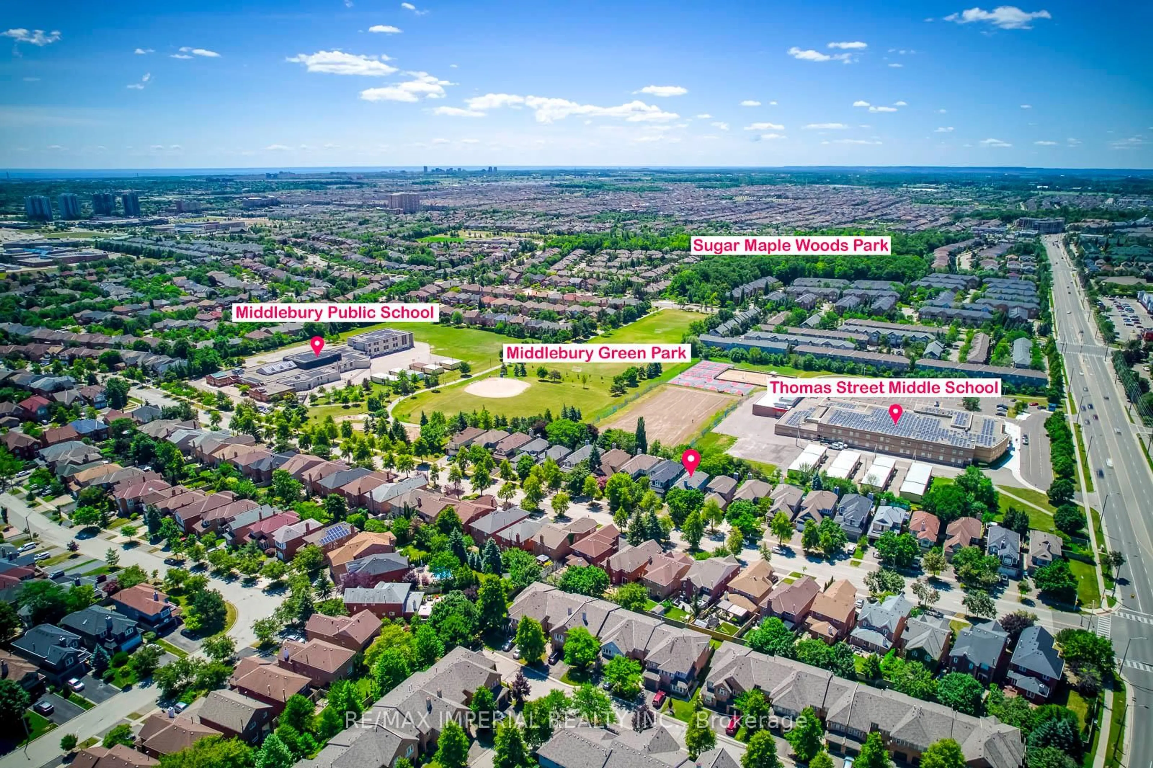 A pic from outside/outdoor area/front of a property/back of a property/a pic from drone, street for 5560 Middlebury Dr, Mississauga Ontario L5M 5G8
