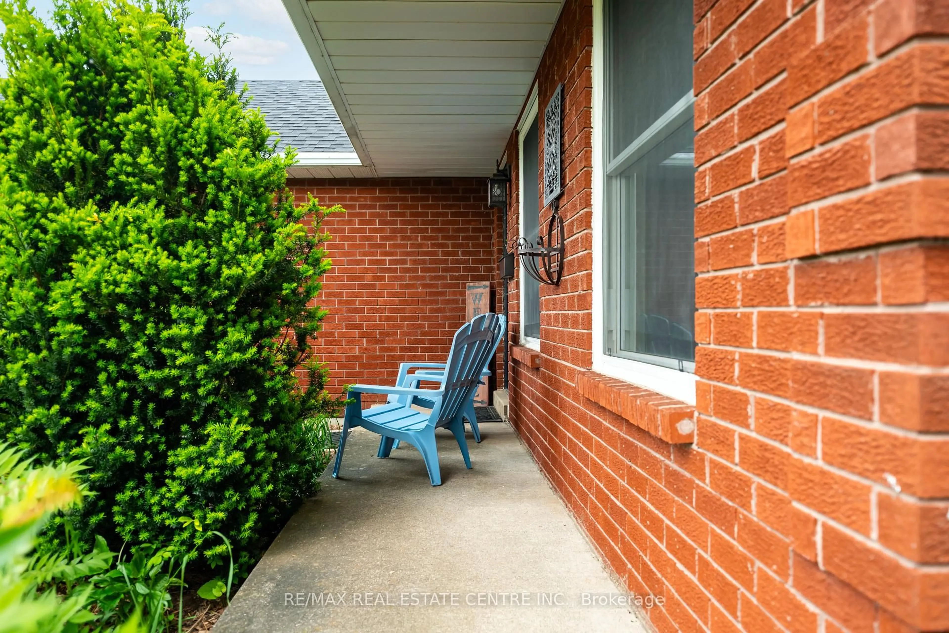 Patio, street for 8 Passmore Ave, Orangeville Ontario L9W 4E2