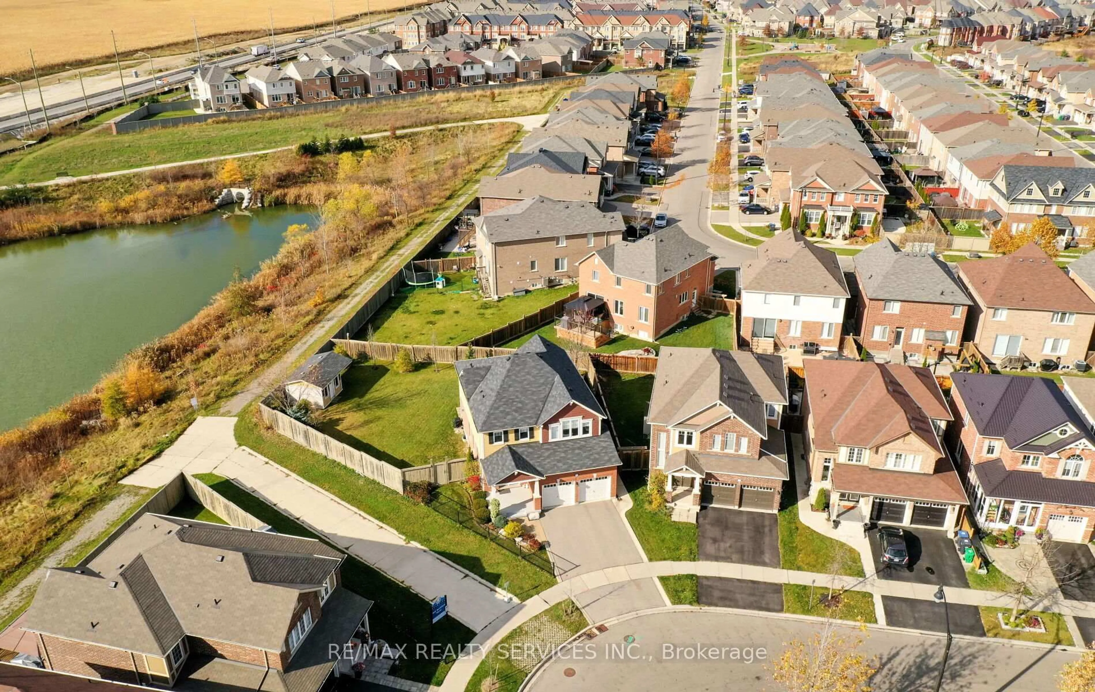 A pic from outside/outdoor area/front of a property/back of a property/a pic from drone, street for 182 Tysonville Circ, Brampton Ontario L7A 4B2