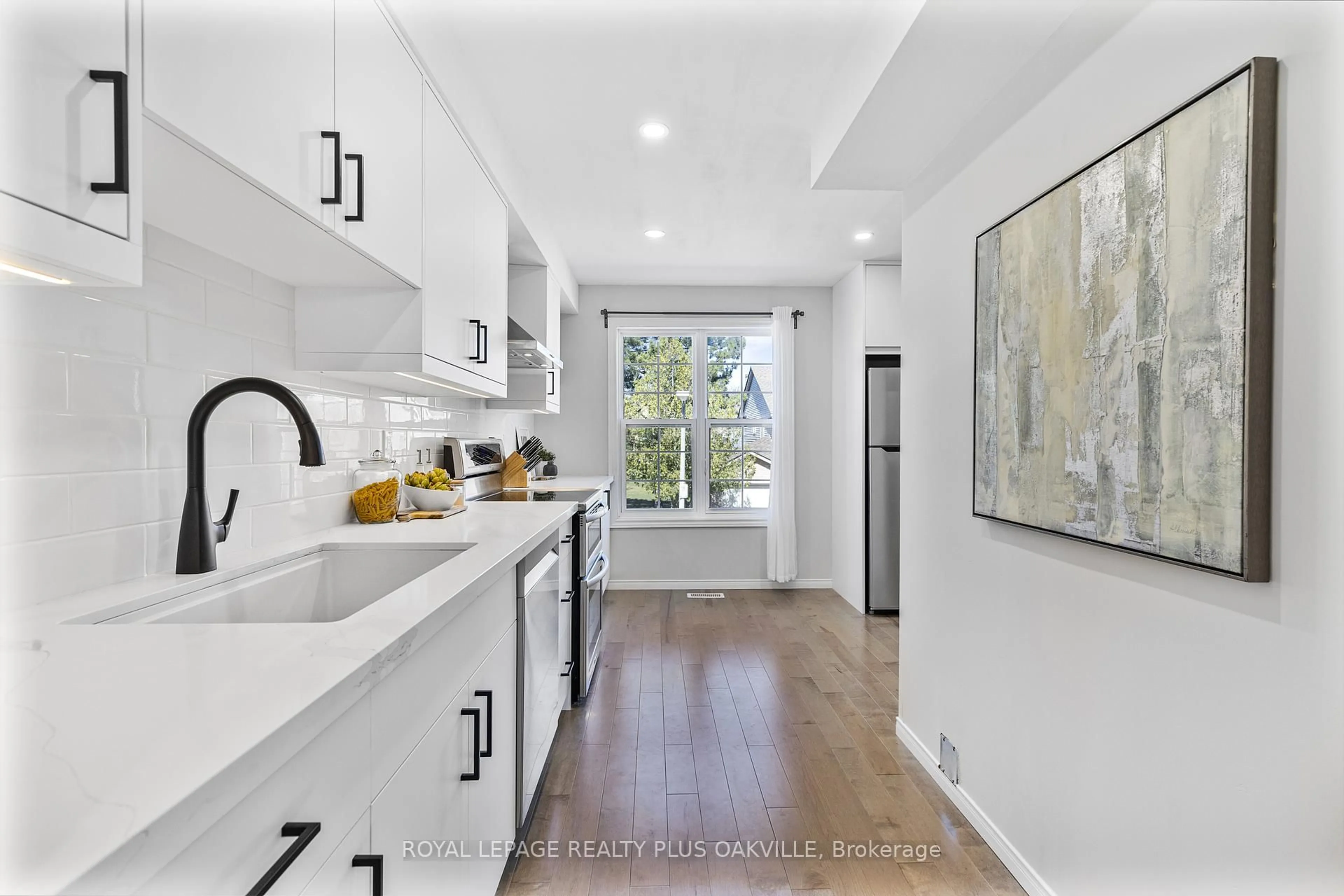 Open concept kitchen, ceramic/tile floor for 2272 Mowat Ave #34, Oakville Ontario L6H 5L8