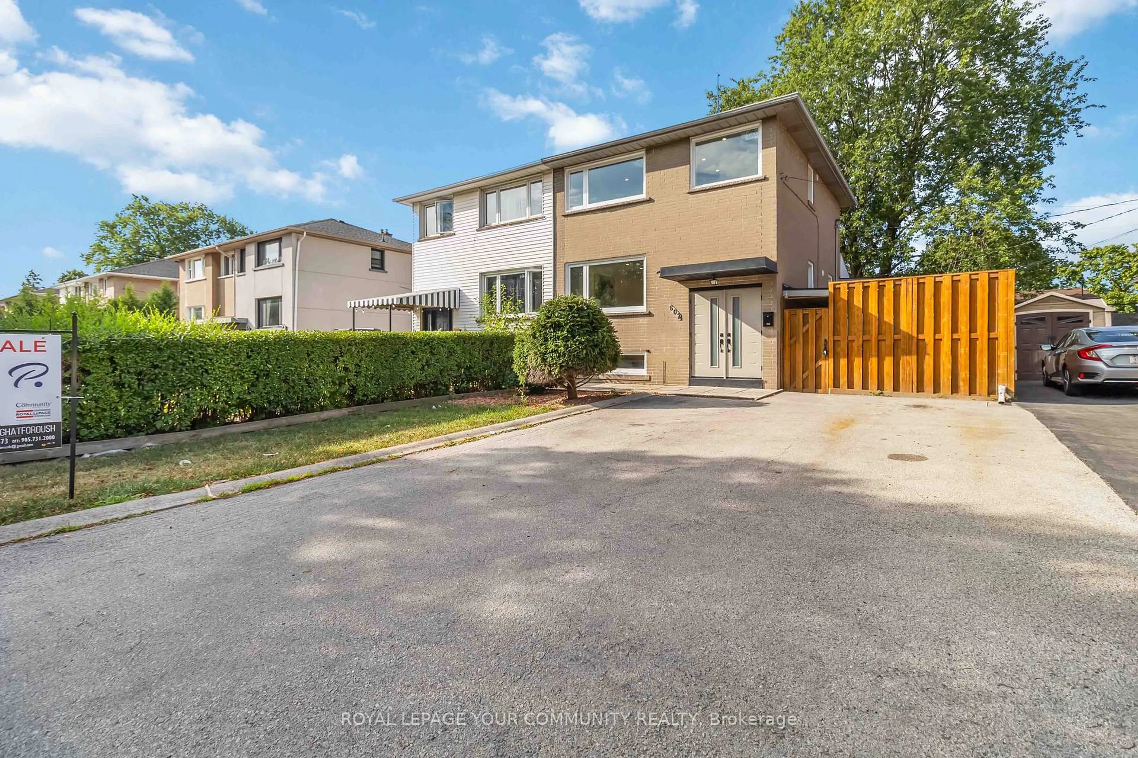 A pic from outside/outdoor area/front of a property/back of a property/a pic from drone, street for 602 Appleby Line, Burlington Ontario L7L 2Y3