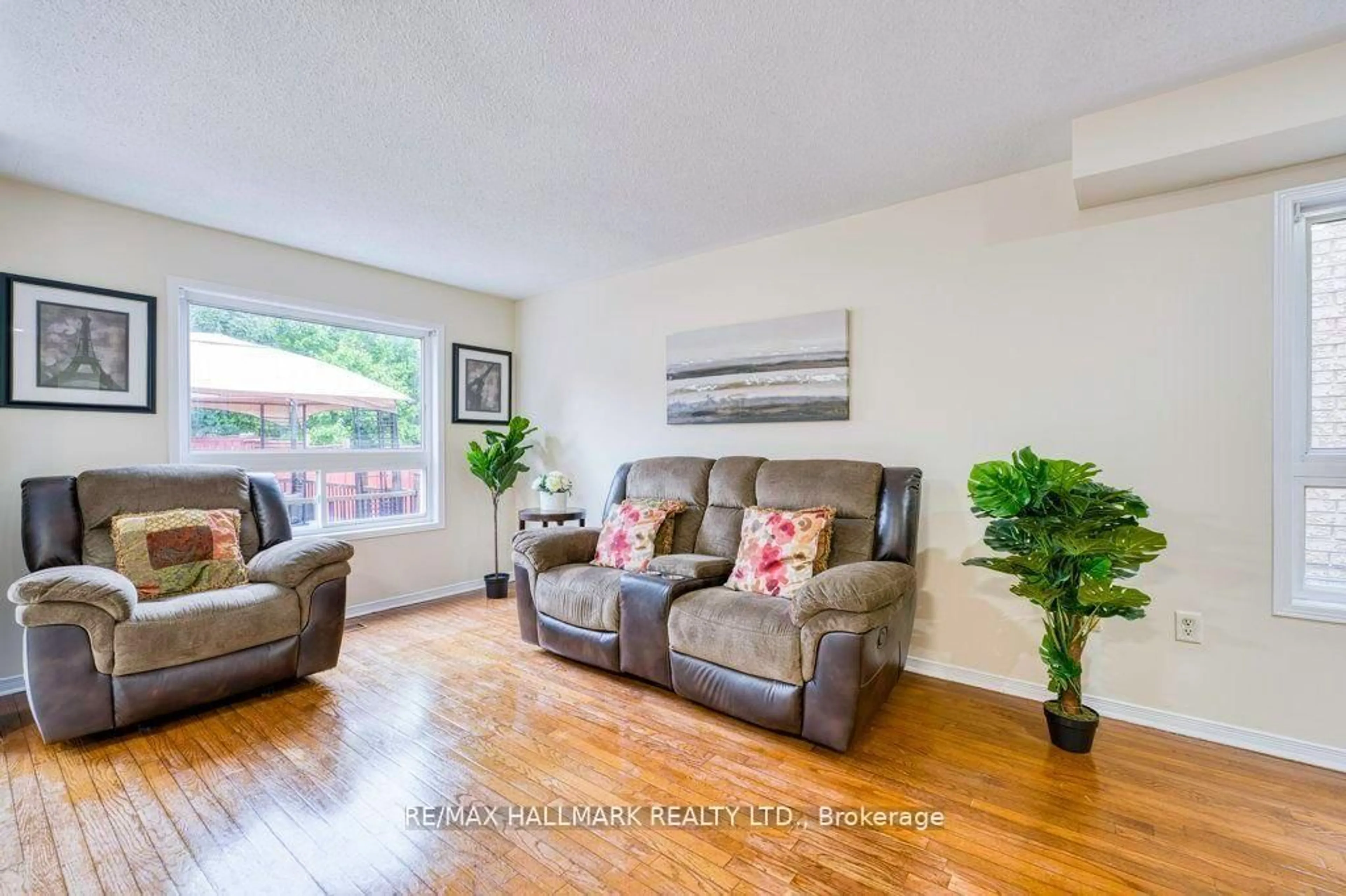 Living room with furniture, wood/laminate floor for 5909 Churchill Meadows Blvd, Mississauga Ontario L5M 6Y2