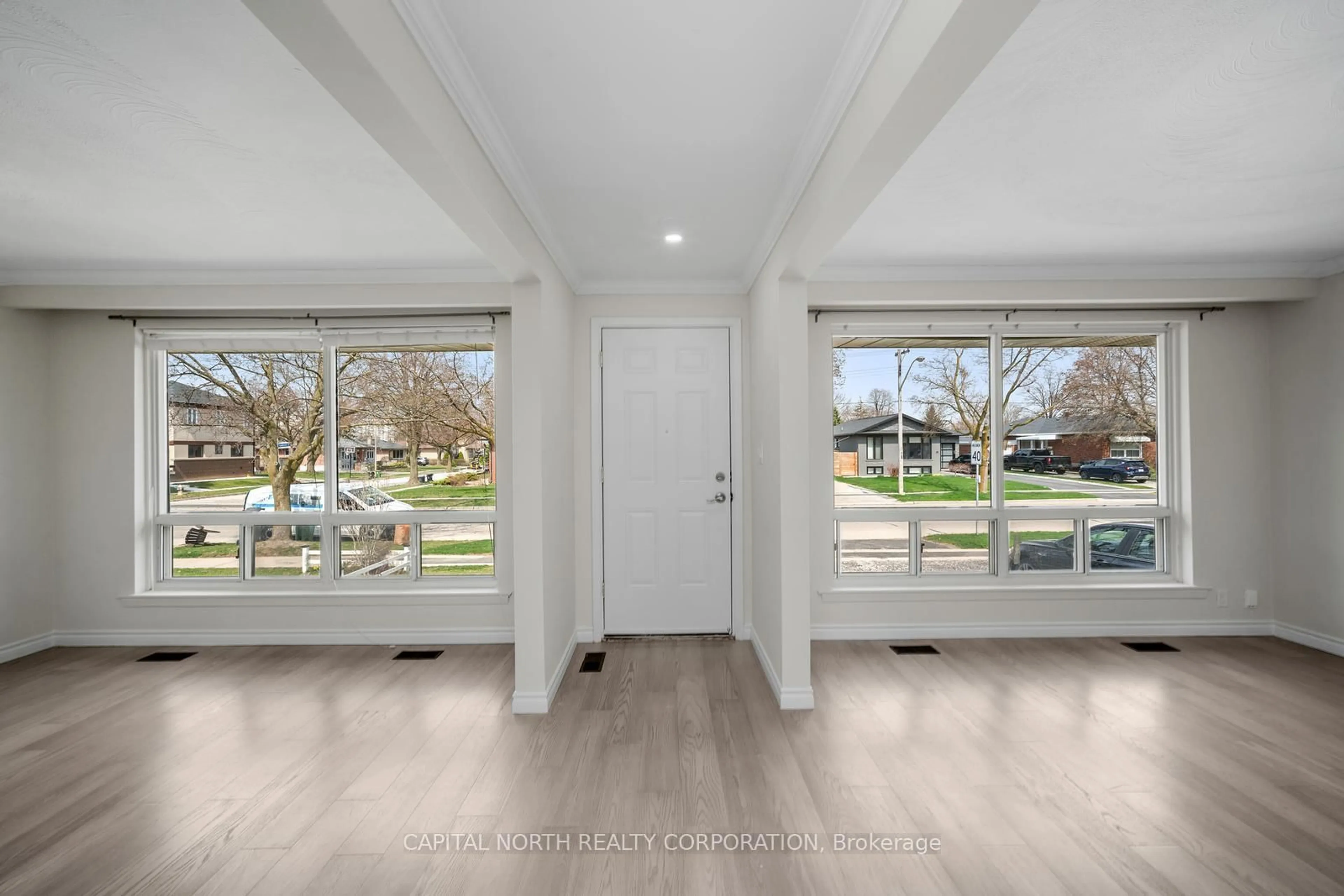 Indoor entryway for 82 Celestine Dr, Toronto Ontario M9R 3N4