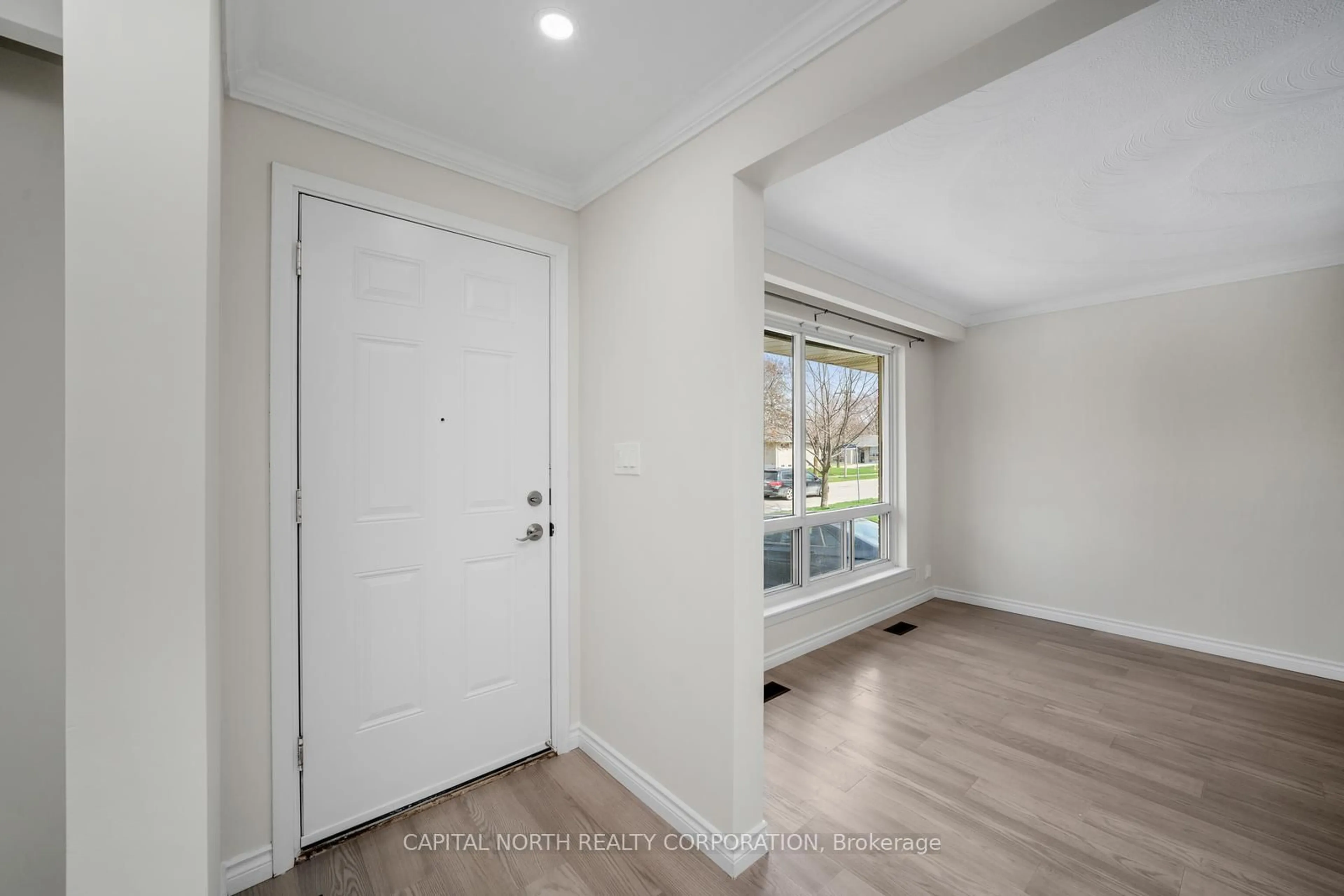 Indoor entryway for 82 Celestine Dr, Toronto Ontario M9R 3N4