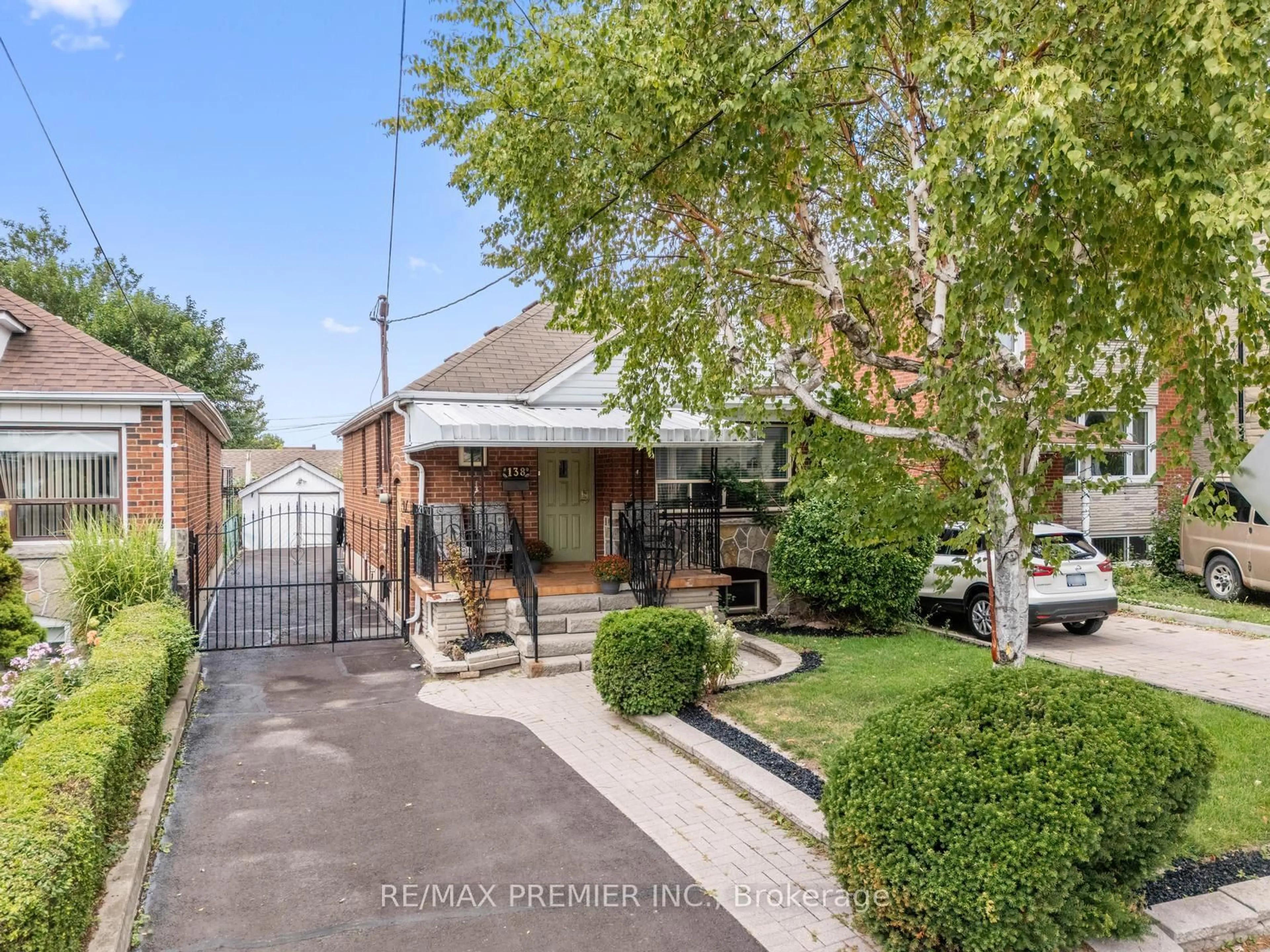 A pic from outside/outdoor area/front of a property/back of a property/a pic from drone, street for 138 Kane Ave, Toronto Ontario M6M 3N2