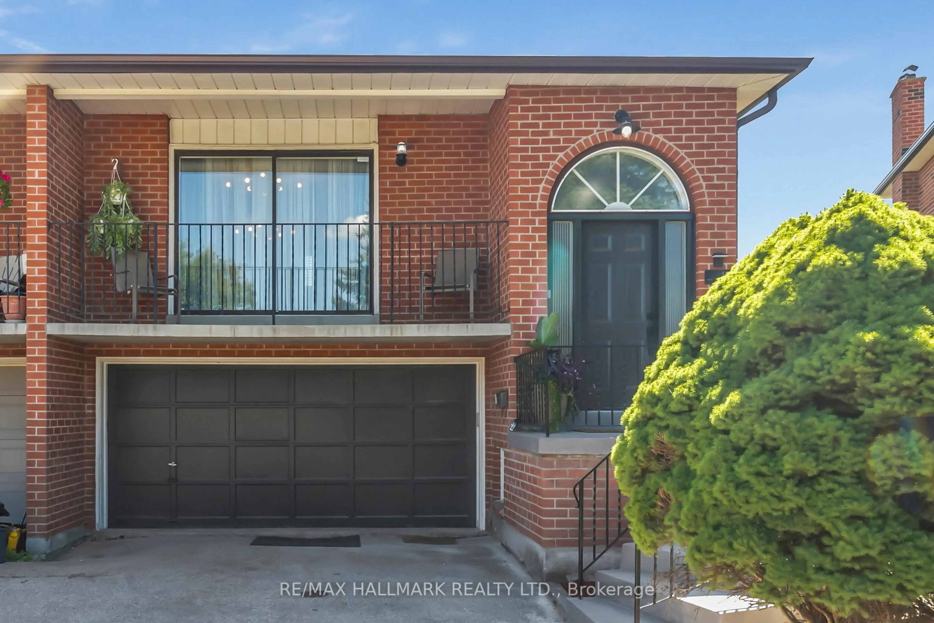 Home with brick exterior material, street for 13 Fonthill Pl, Toronto Ontario M3J 3G6