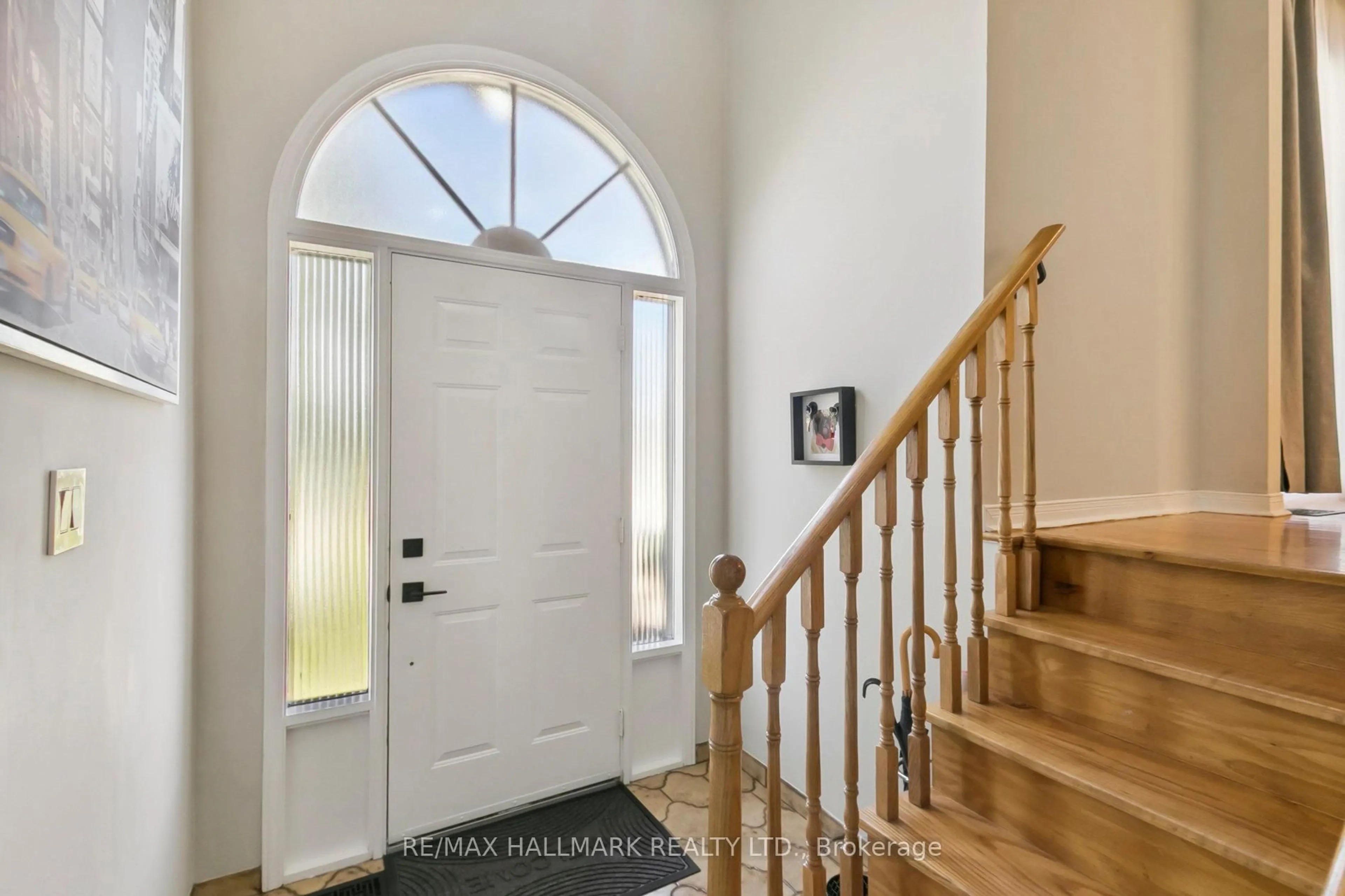 Indoor entryway for 13 Fonthill Pl, Toronto Ontario M3J 3G6