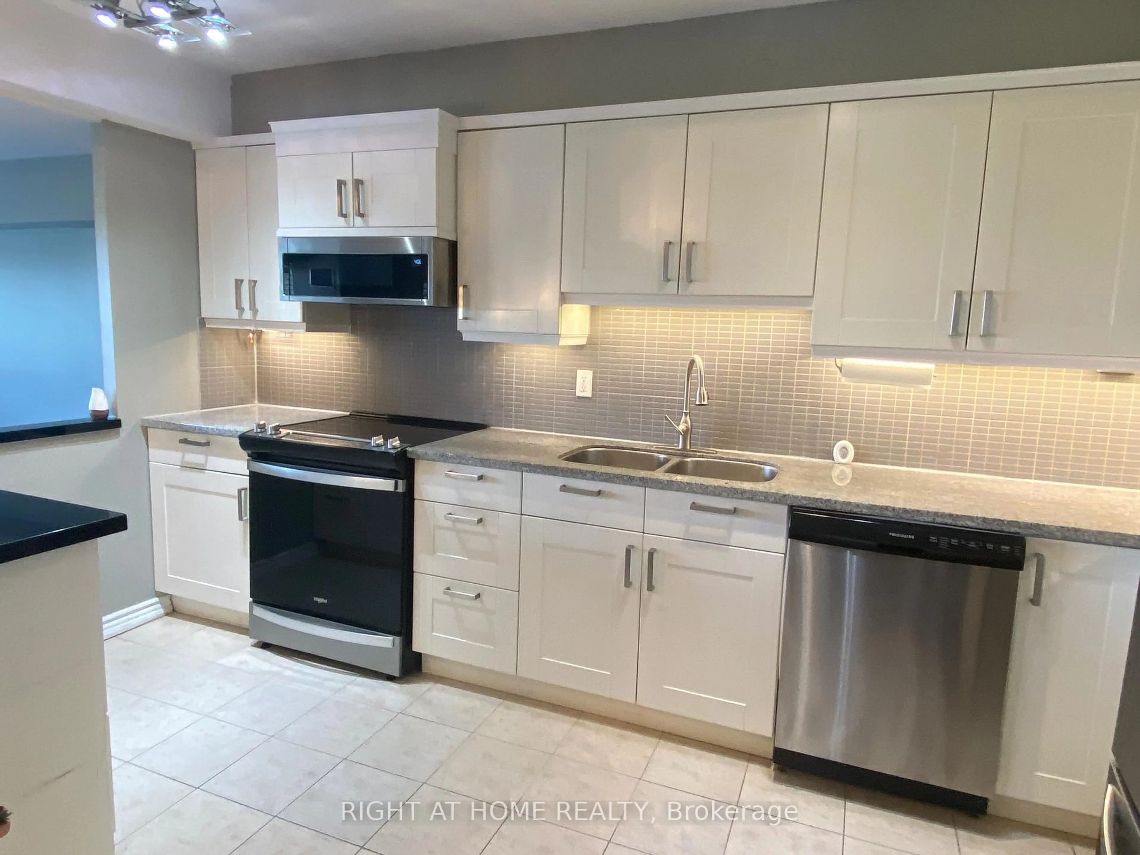 Unknown for 240 Scarlett Rd #1304, Toronto Ontario M6N 4X4