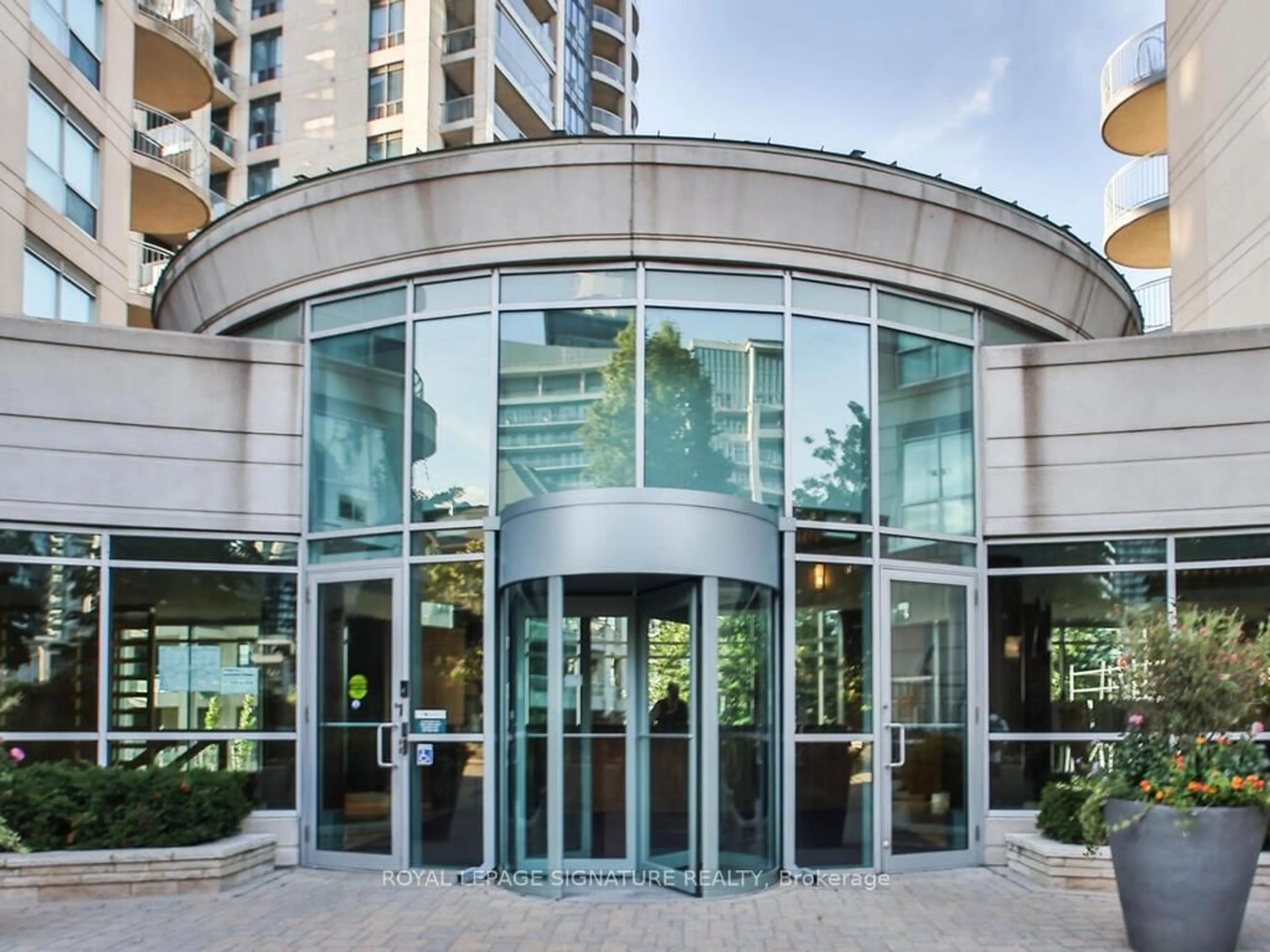 Indoor foyer for 2111 Lake Shore Blvd #719, Toronto Ontario M8V 4B2