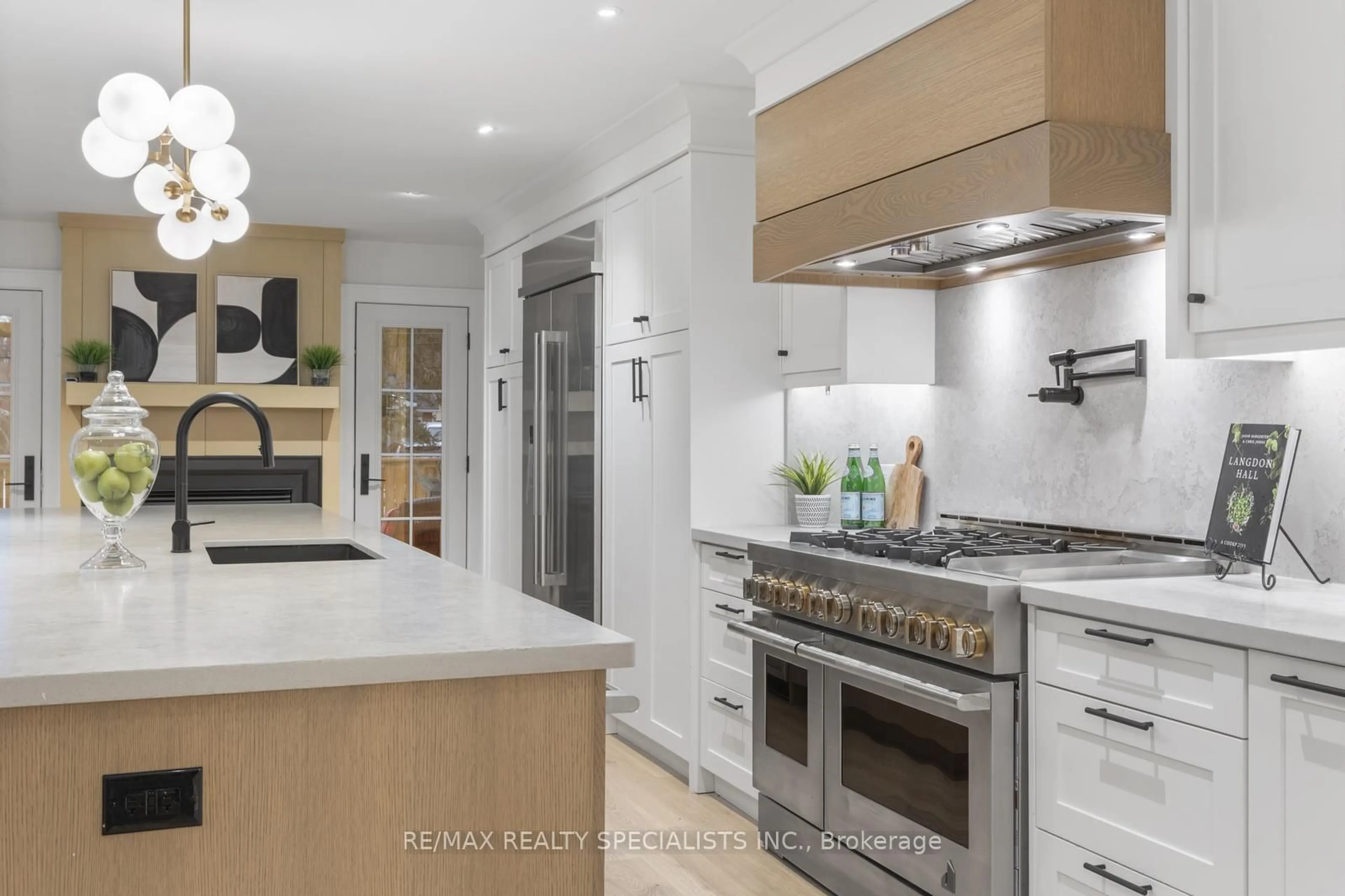 Contemporary kitchen, ceramic/tile floor for 939 TEAL Dr, Burlington Ontario L7T 2Y9