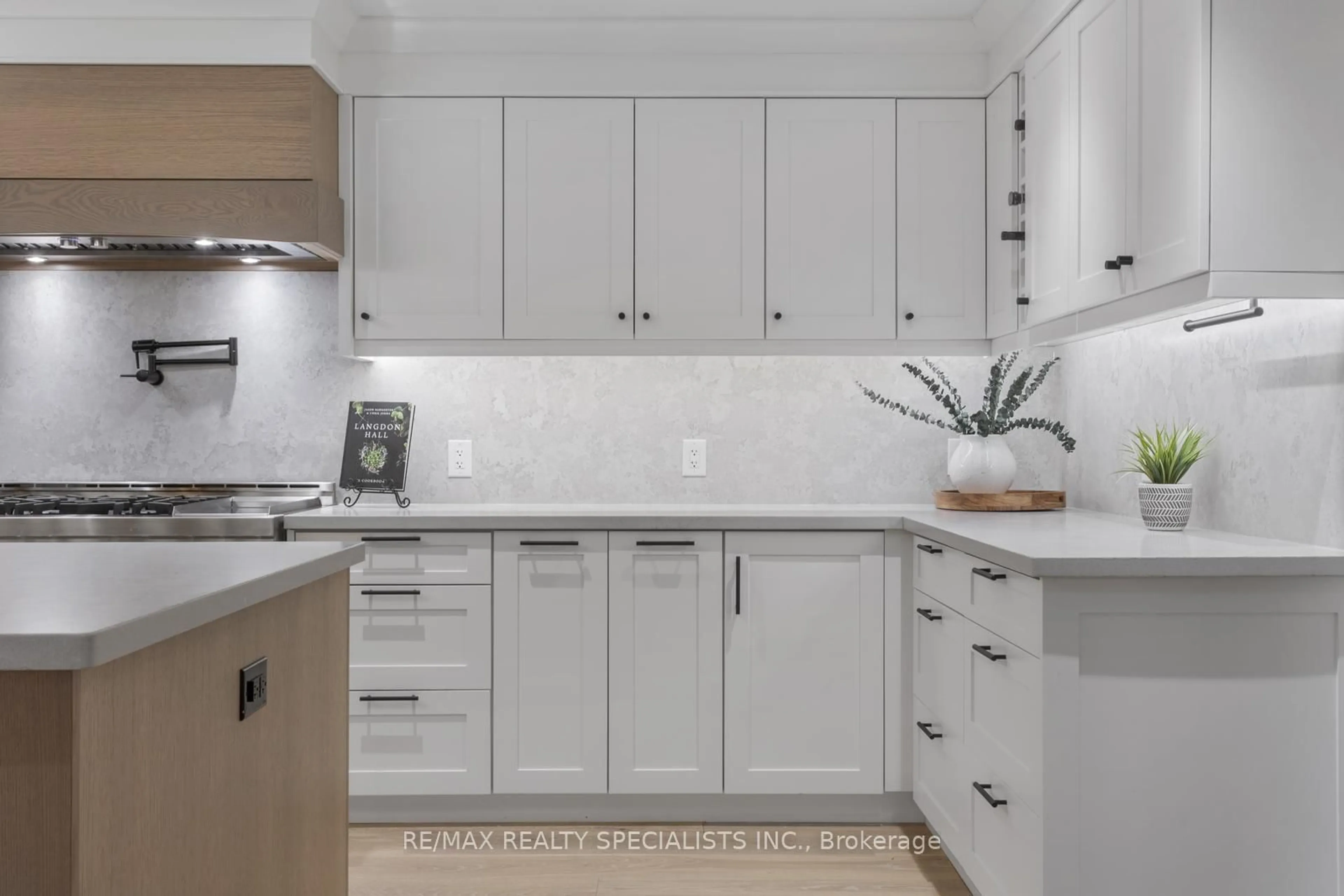 Contemporary kitchen, ceramic/tile floor for 939 TEAL Dr, Burlington Ontario L7T 2Y9