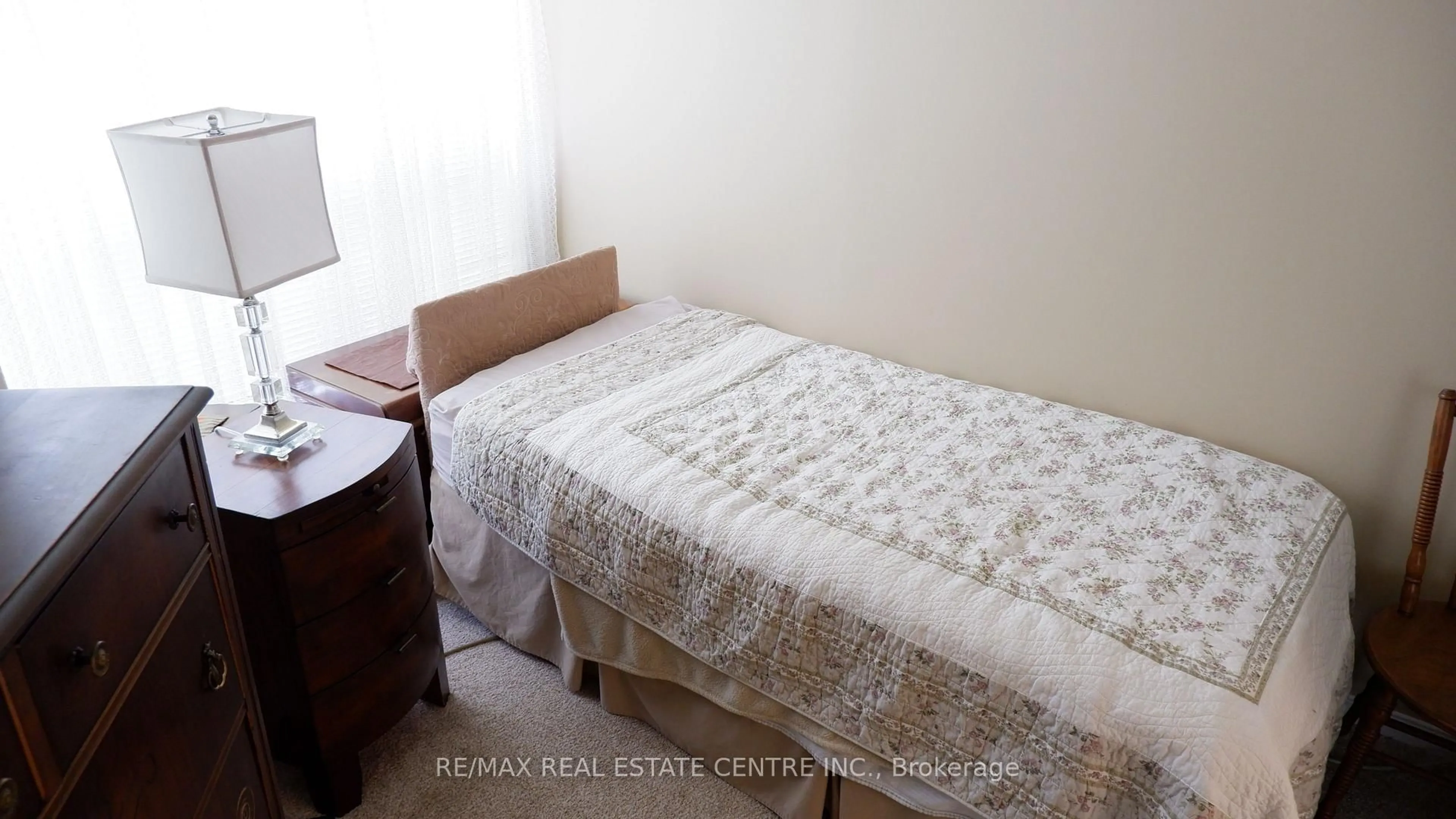 A pic of a room for 24 Chapel St #105, Halton Hills Ontario L7G 6A7