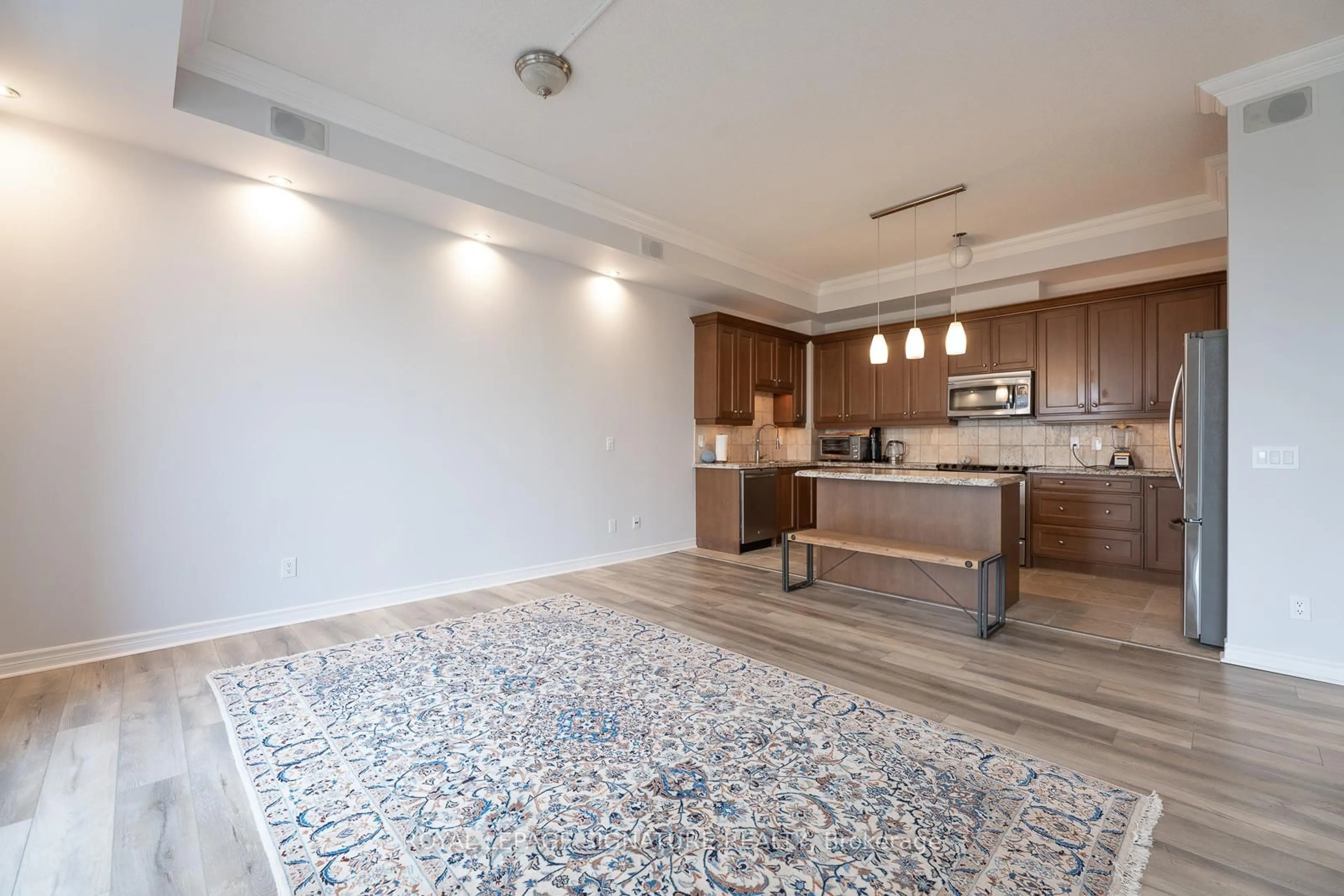 Open concept kitchen, unknown for 483 Faith Dr #PH6, Mississauga Ontario L5R 0A1