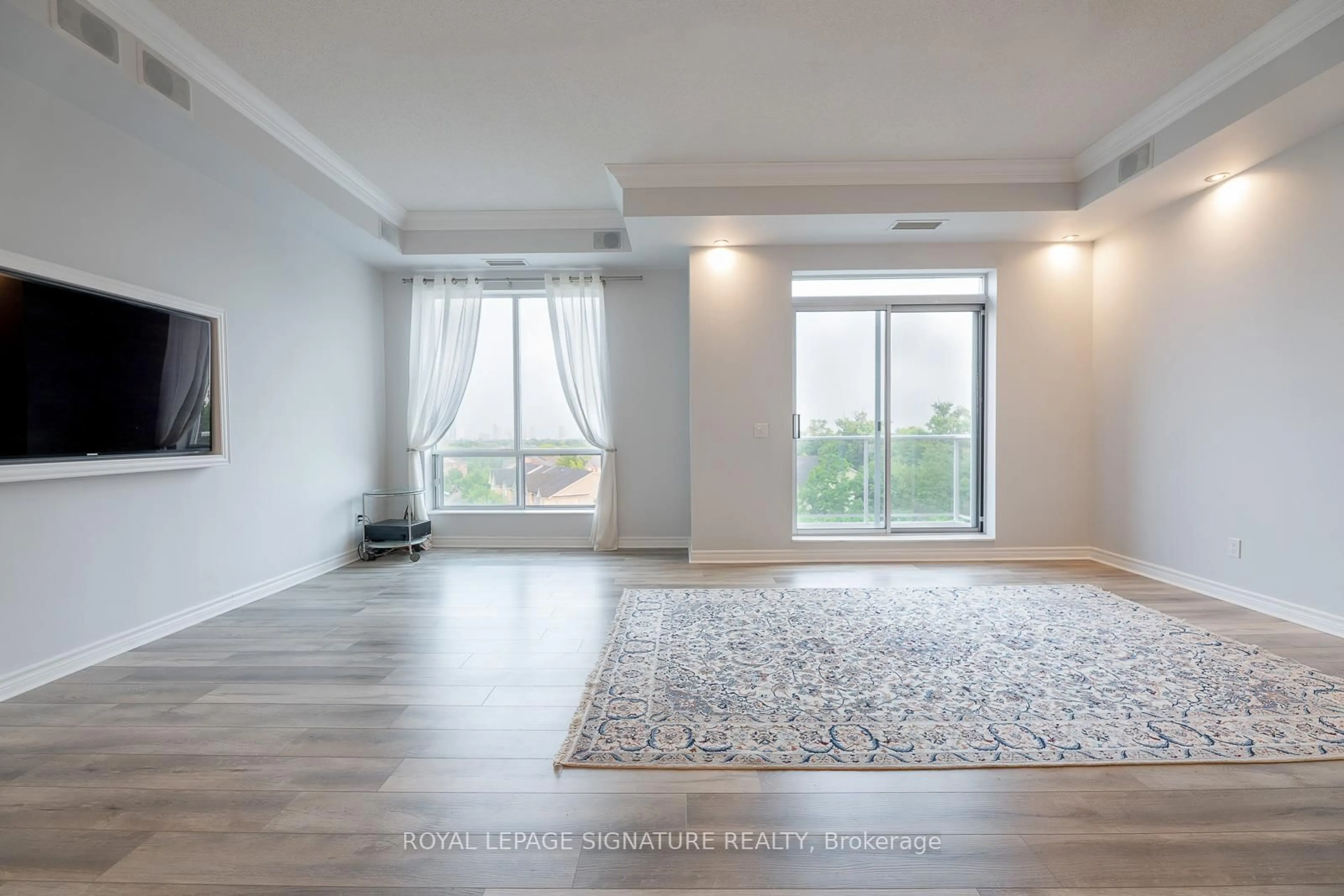 Living room with furniture, unknown for 483 Faith Dr #PH6, Mississauga Ontario L5R 0A1