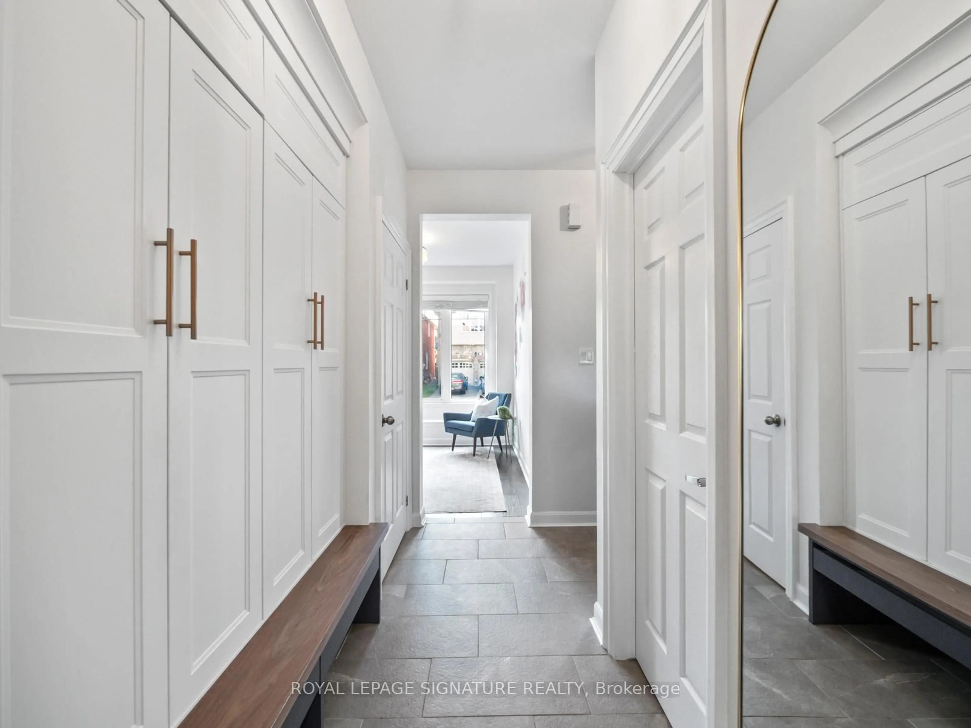 Indoor entryway for 334 Inman Hts, Milton Ontario L9T 7M9