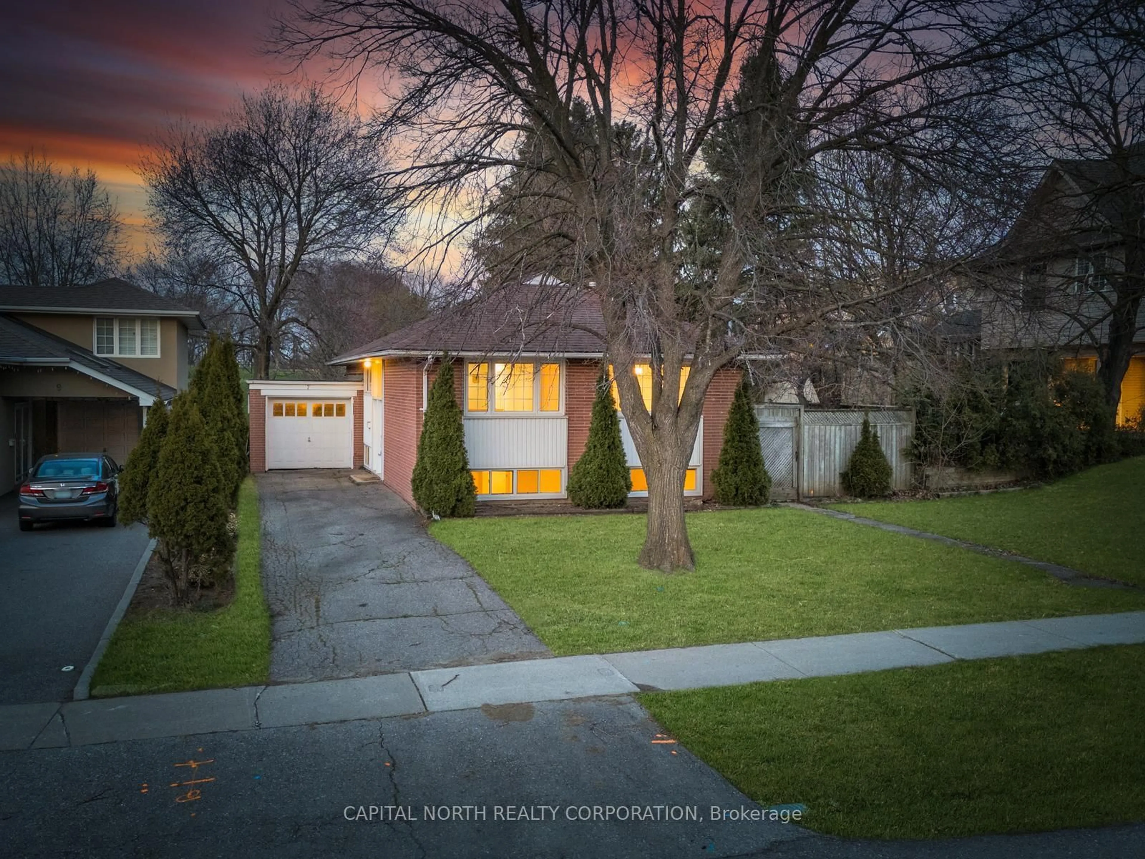Unknown for 7 Golfwood Hts, Toronto Ontario M9P 3L8