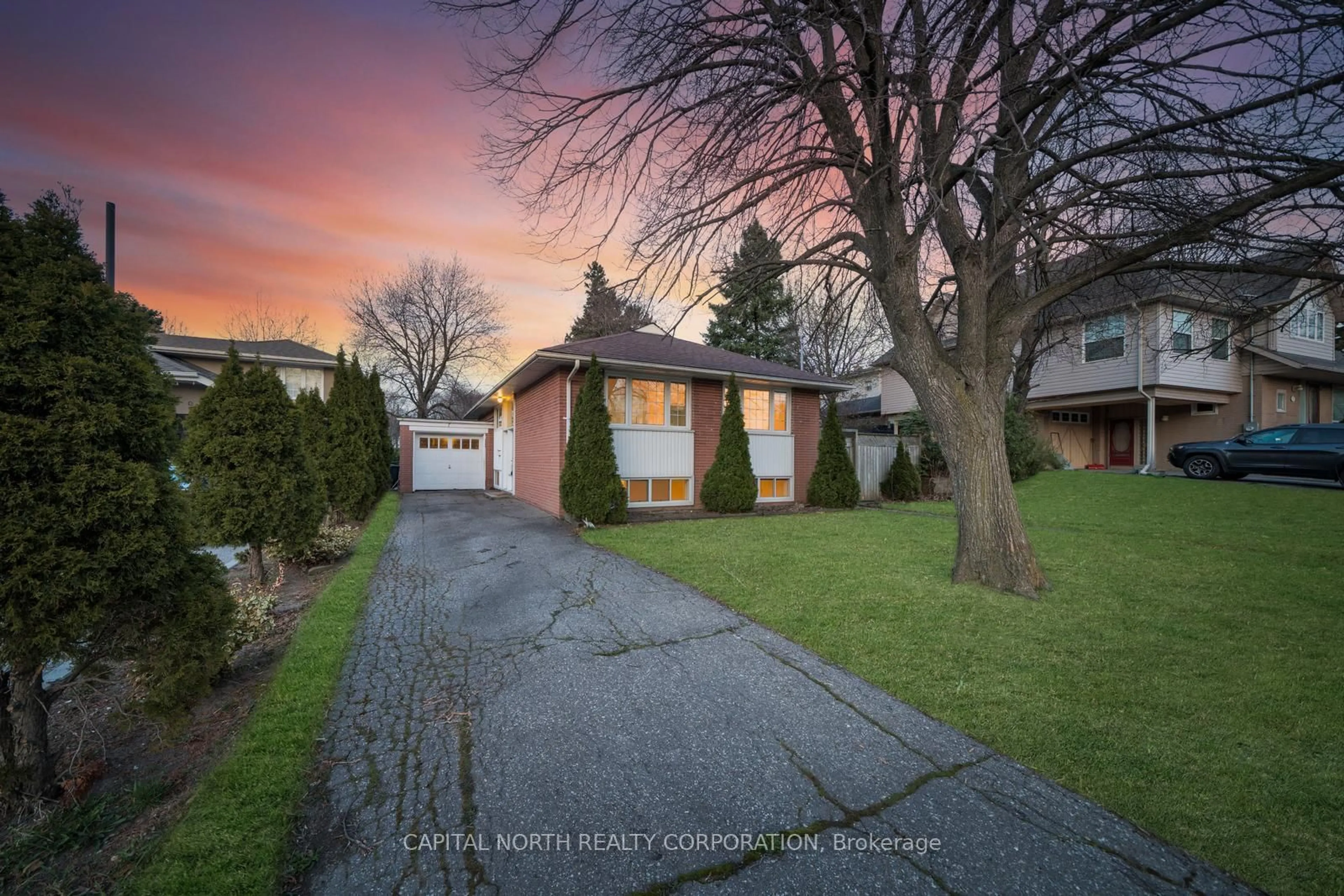 A pic from outside/outdoor area/front of a property/back of a property/a pic from drone, street for 7 Golfwood Hts, Toronto Ontario M9P 3L8