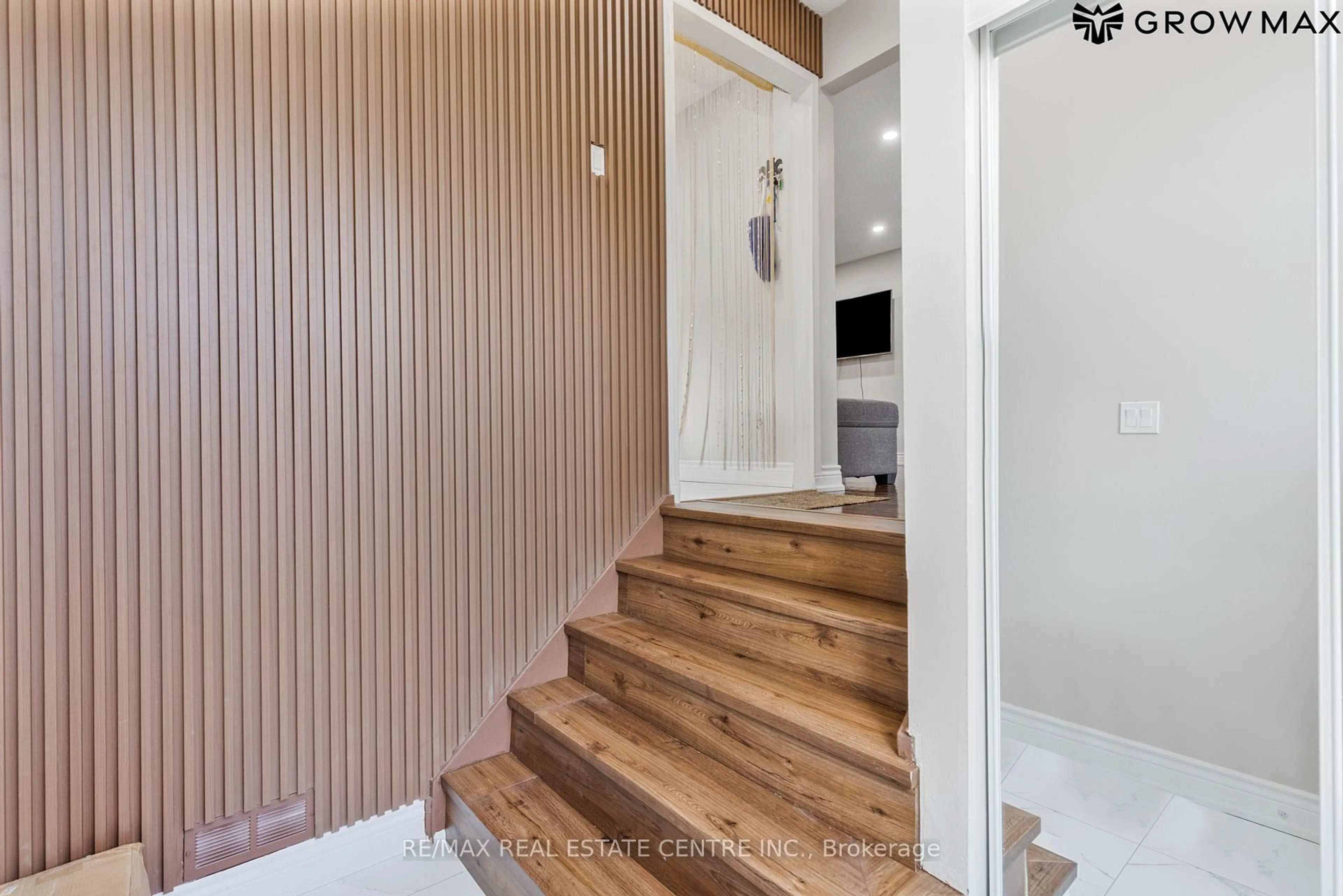 Indoor entryway for 38 Elderwood Pl, Brampton Ontario L6V 3N3